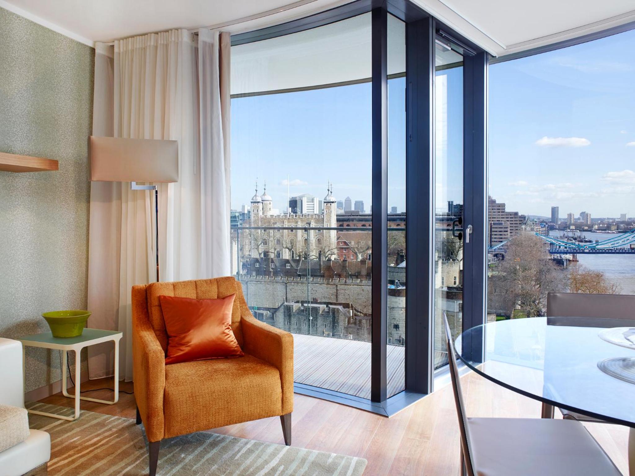 Deluxe Two-Bedroom Apartment with Riverview