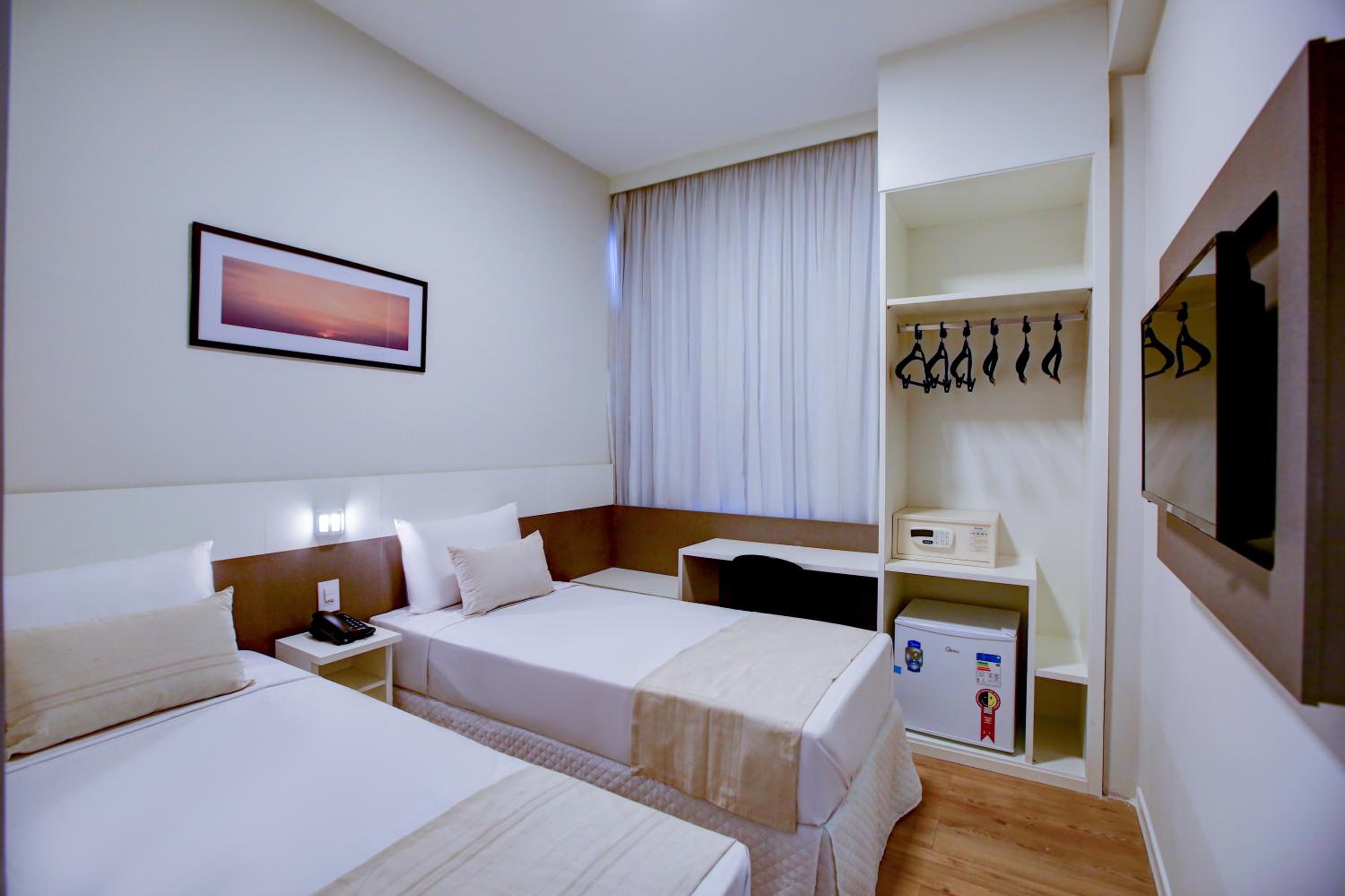 Standard Twin Room - Photo 5