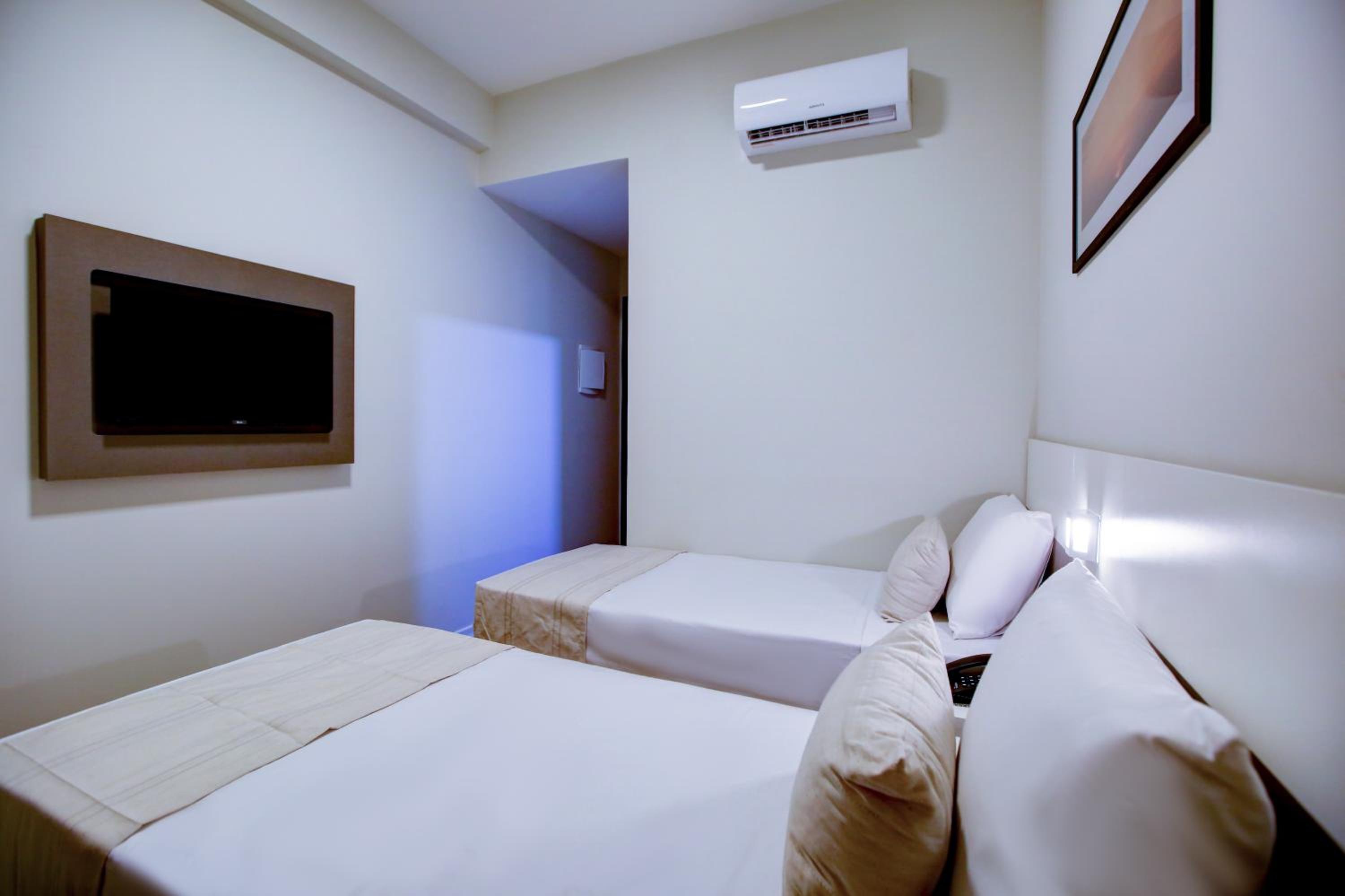 Standard Twin Room - Photo 6