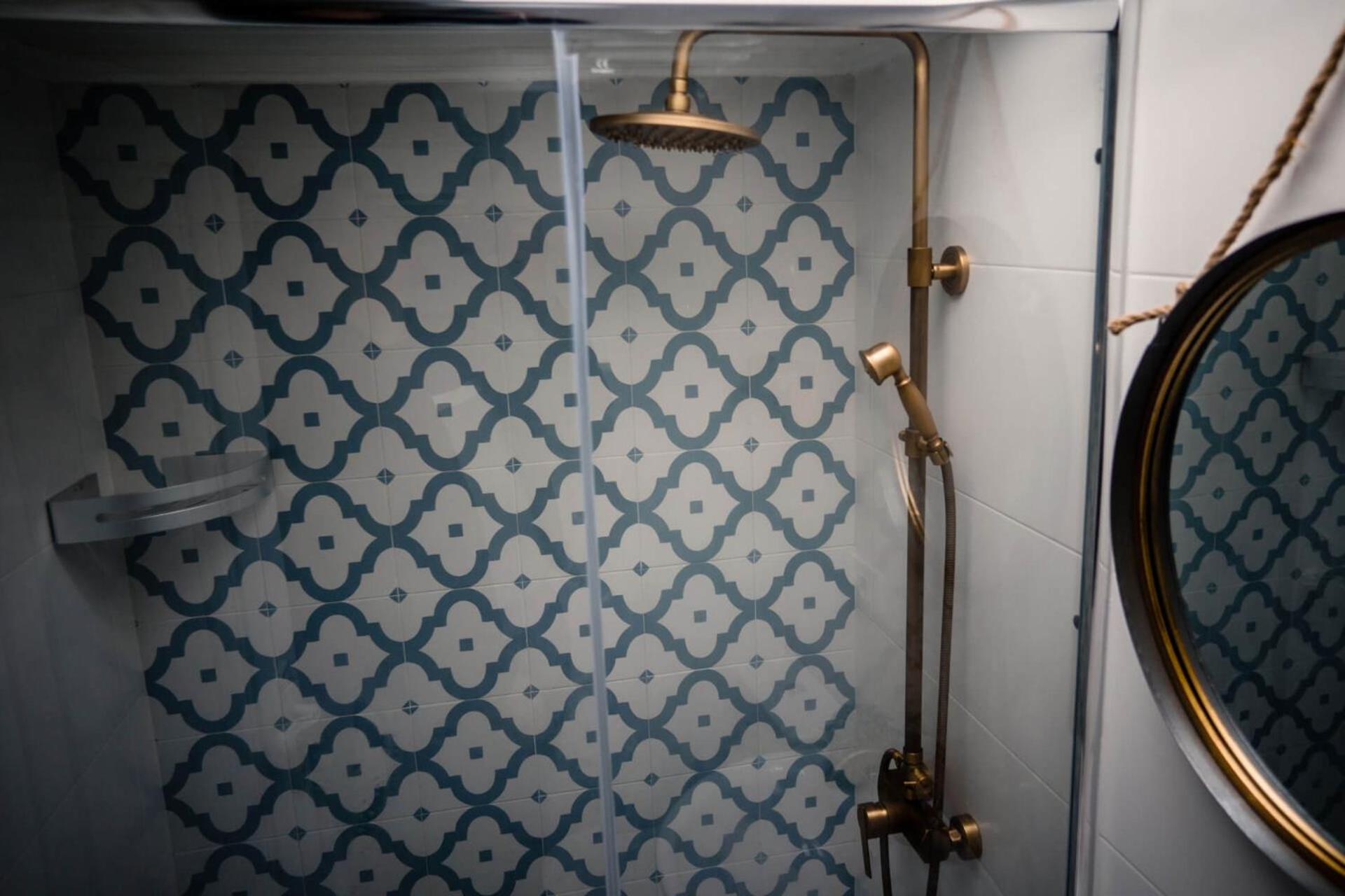 Apartment with Shower photo 3