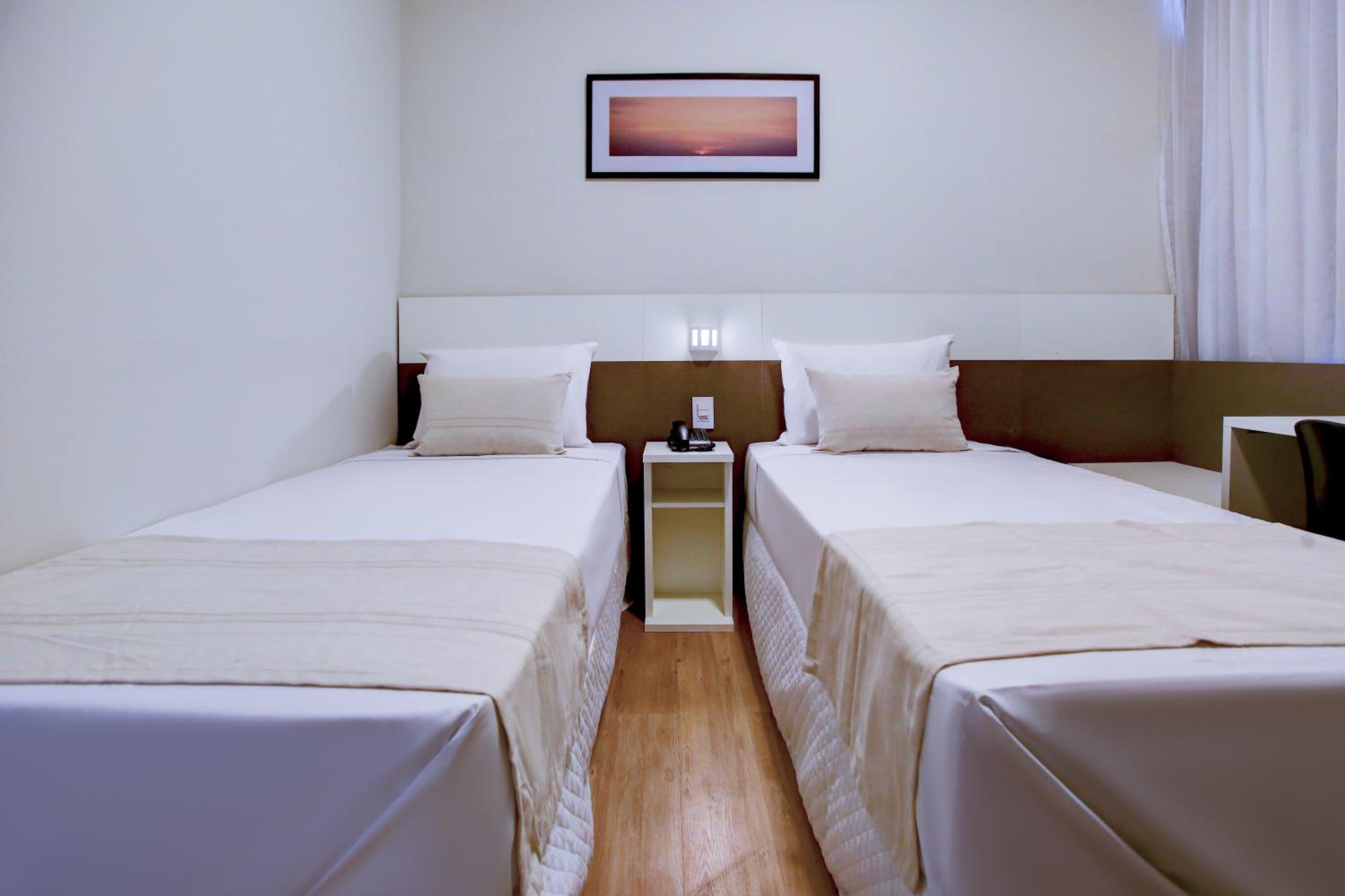 Standard Twin Room - Photo 3