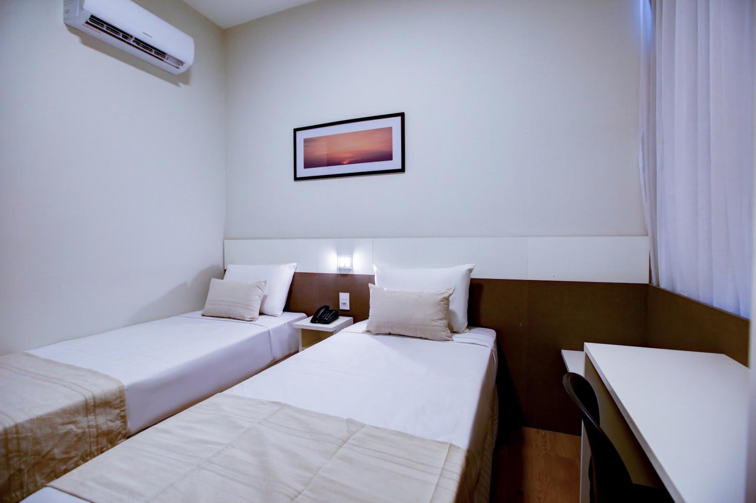 Standard Twin Room - Photo 2