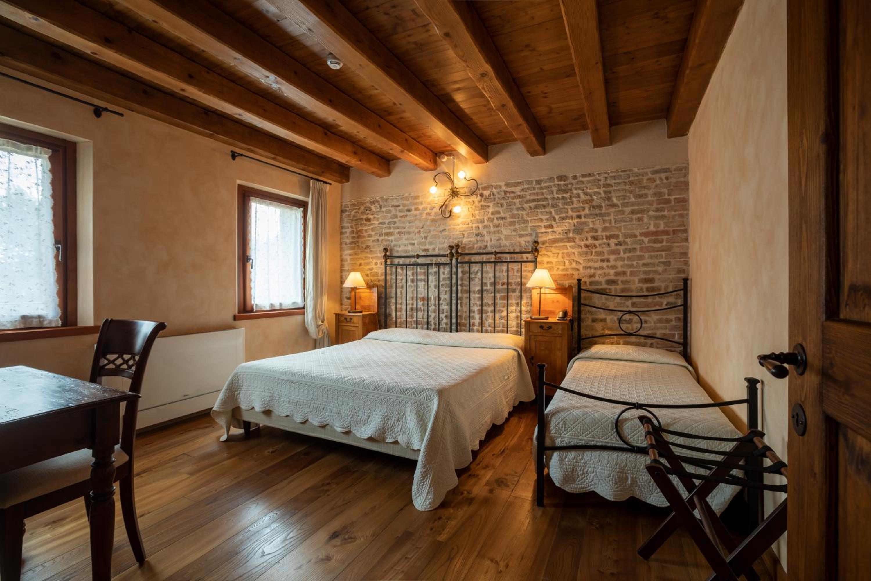Double Room - Photo 2