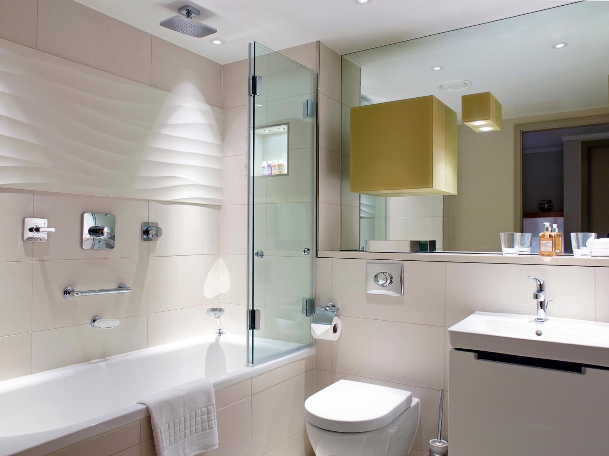 Deluxe Two-Bedroom Apartment with Riverview