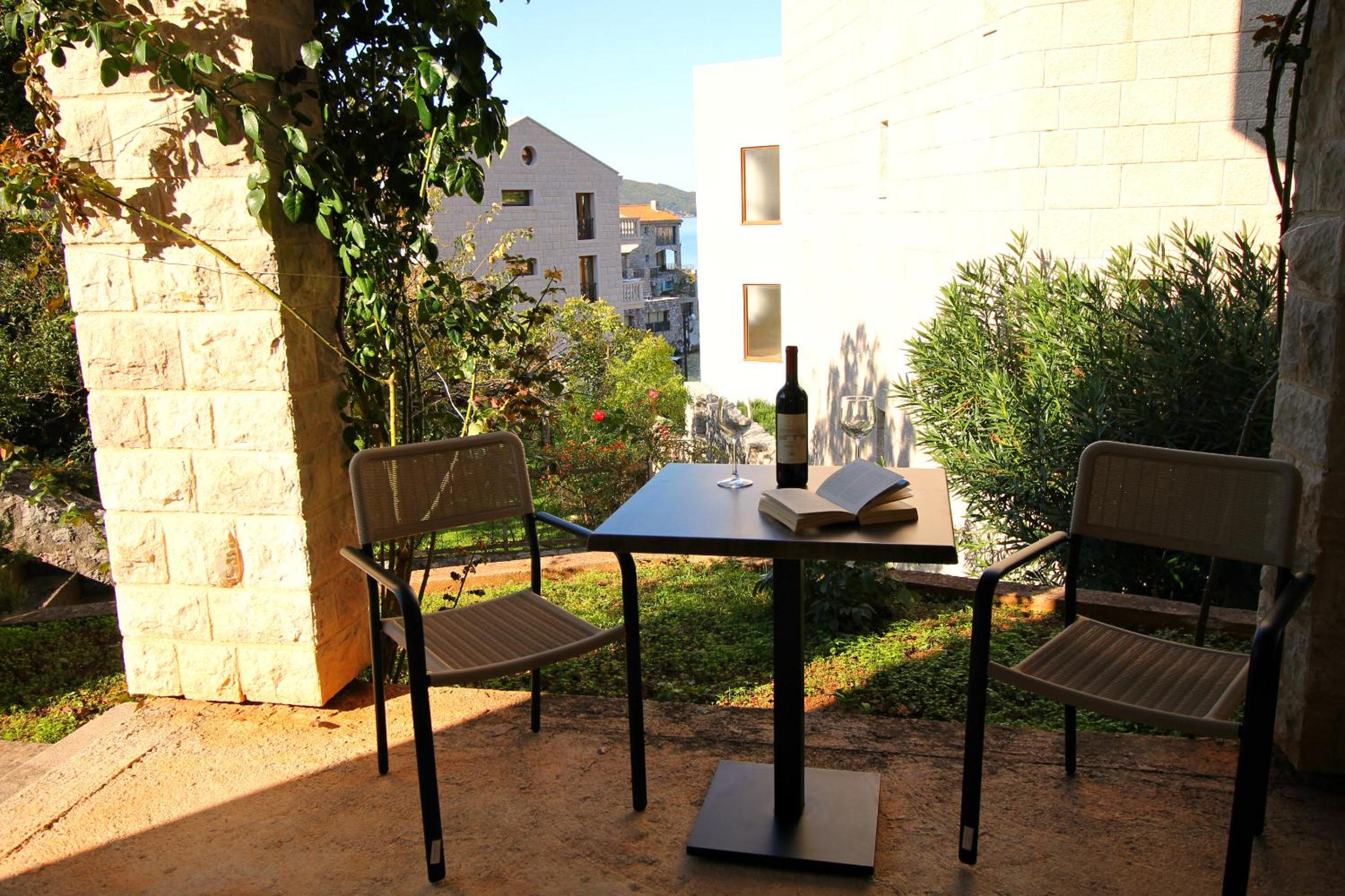 Double Room with Terrace - Ground Floor - Photo 13