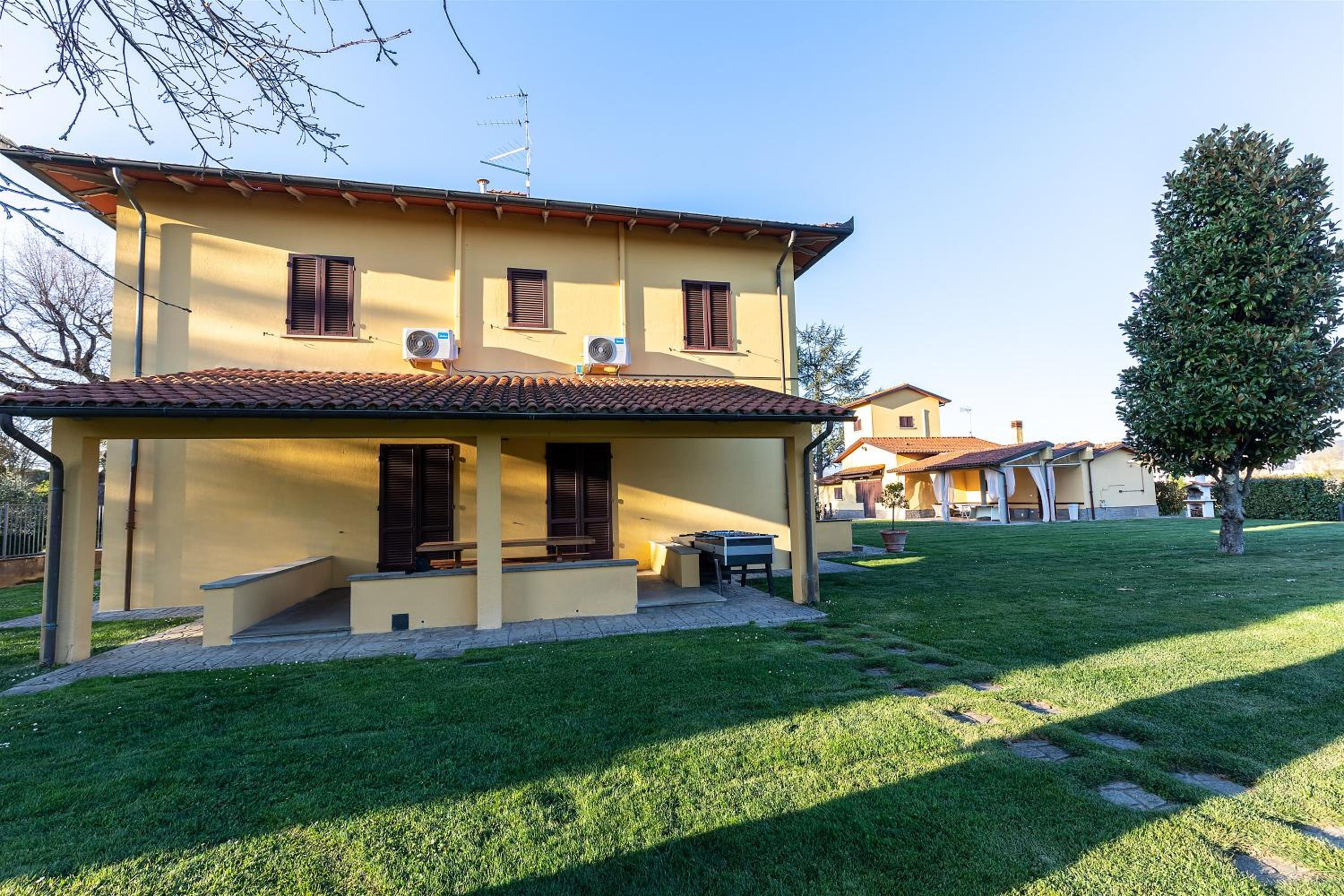 Villa with Garden View - Photo 8