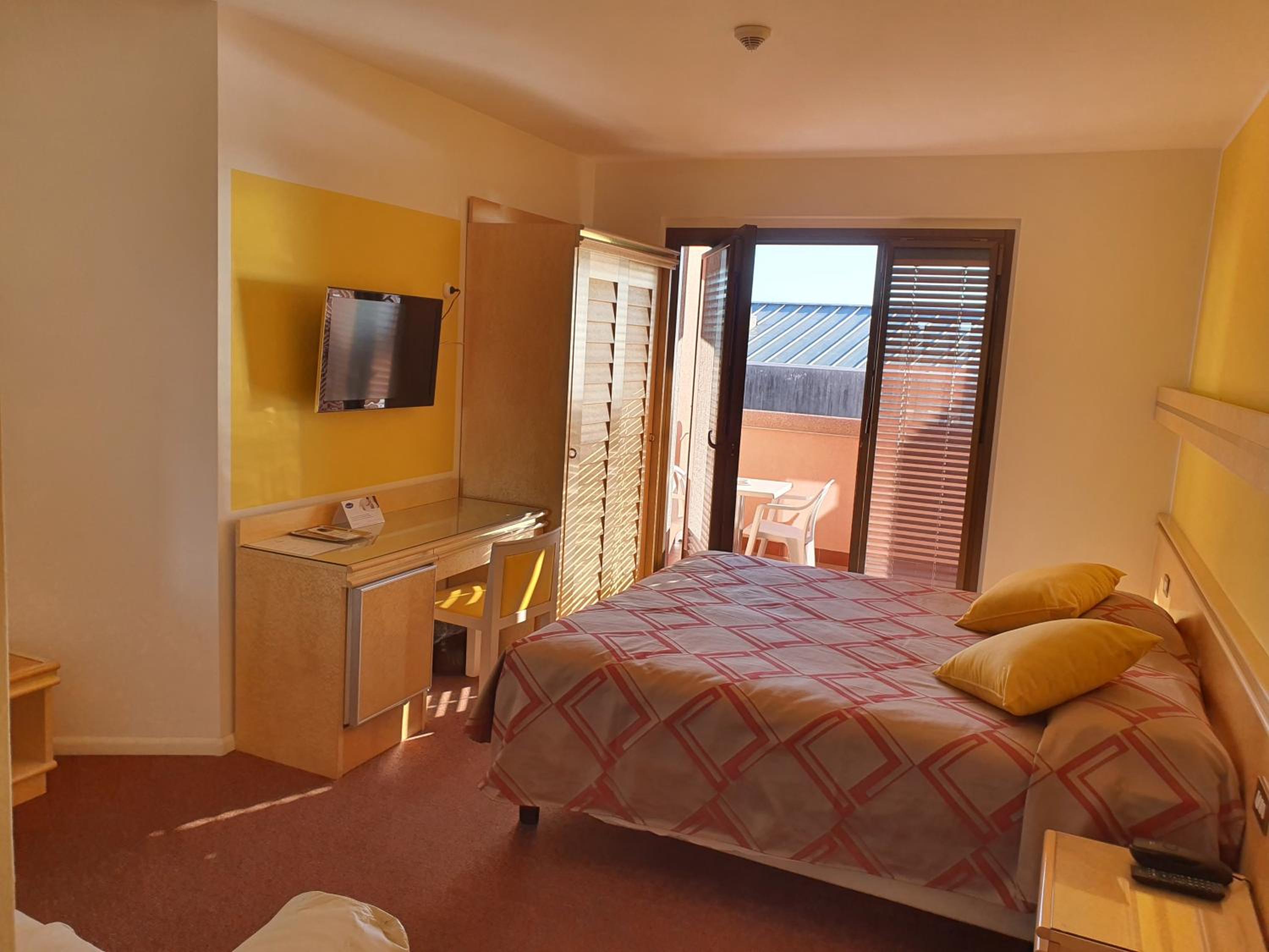 Superior Triple Room with Sea View - Photo 1