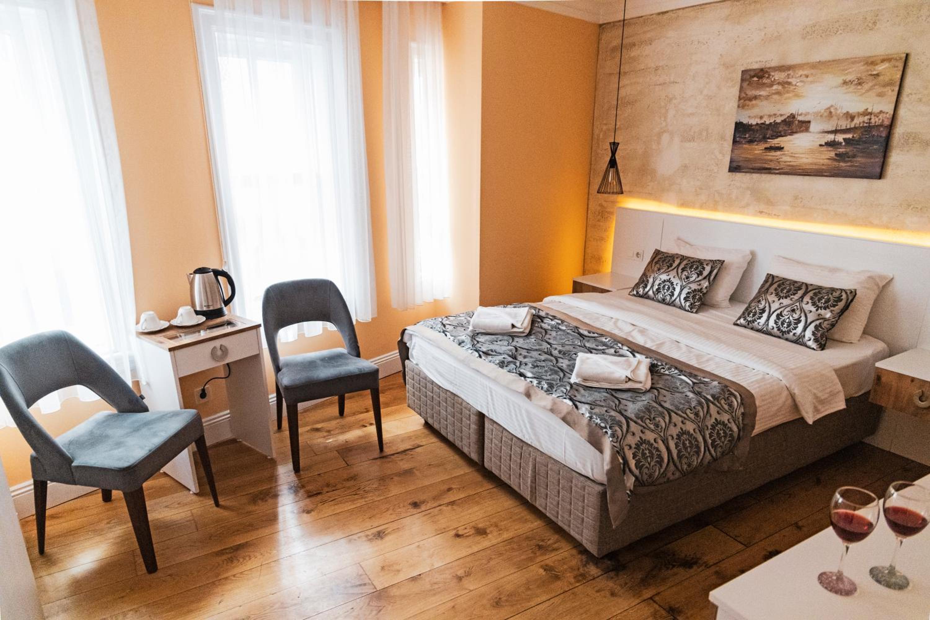 Budget Double Room photo 2