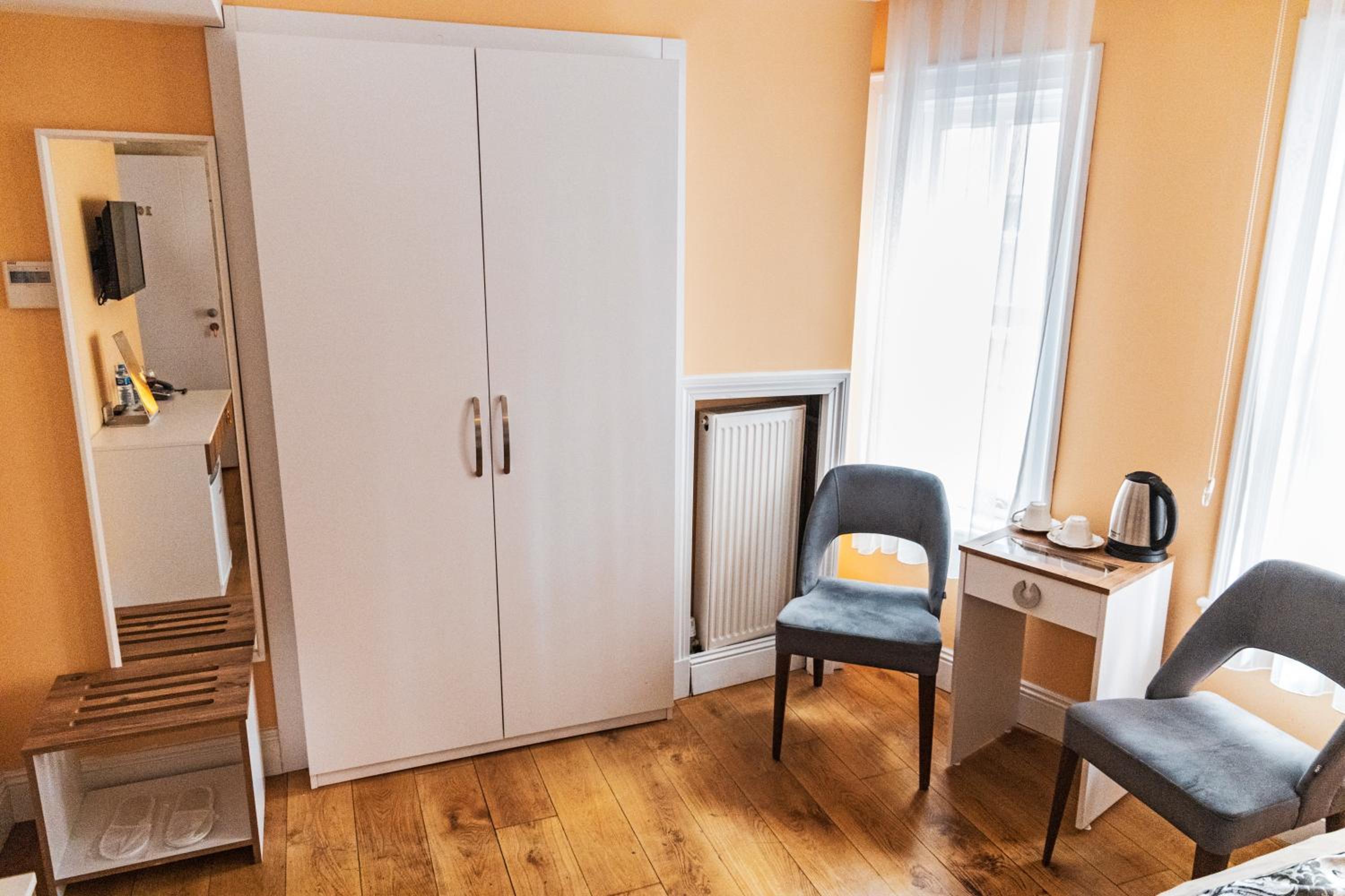 Budget Double Room photo 3