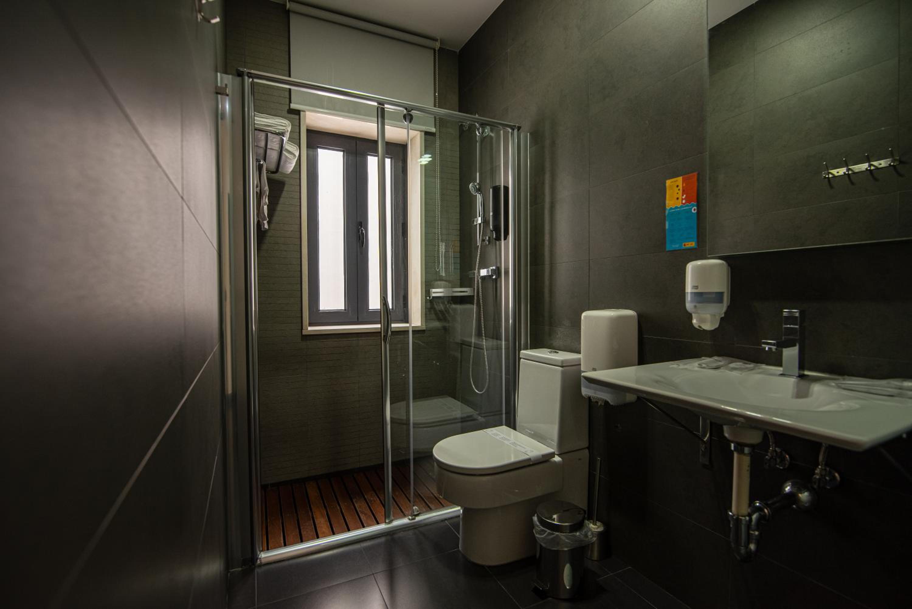 Double Room - Photo 7
