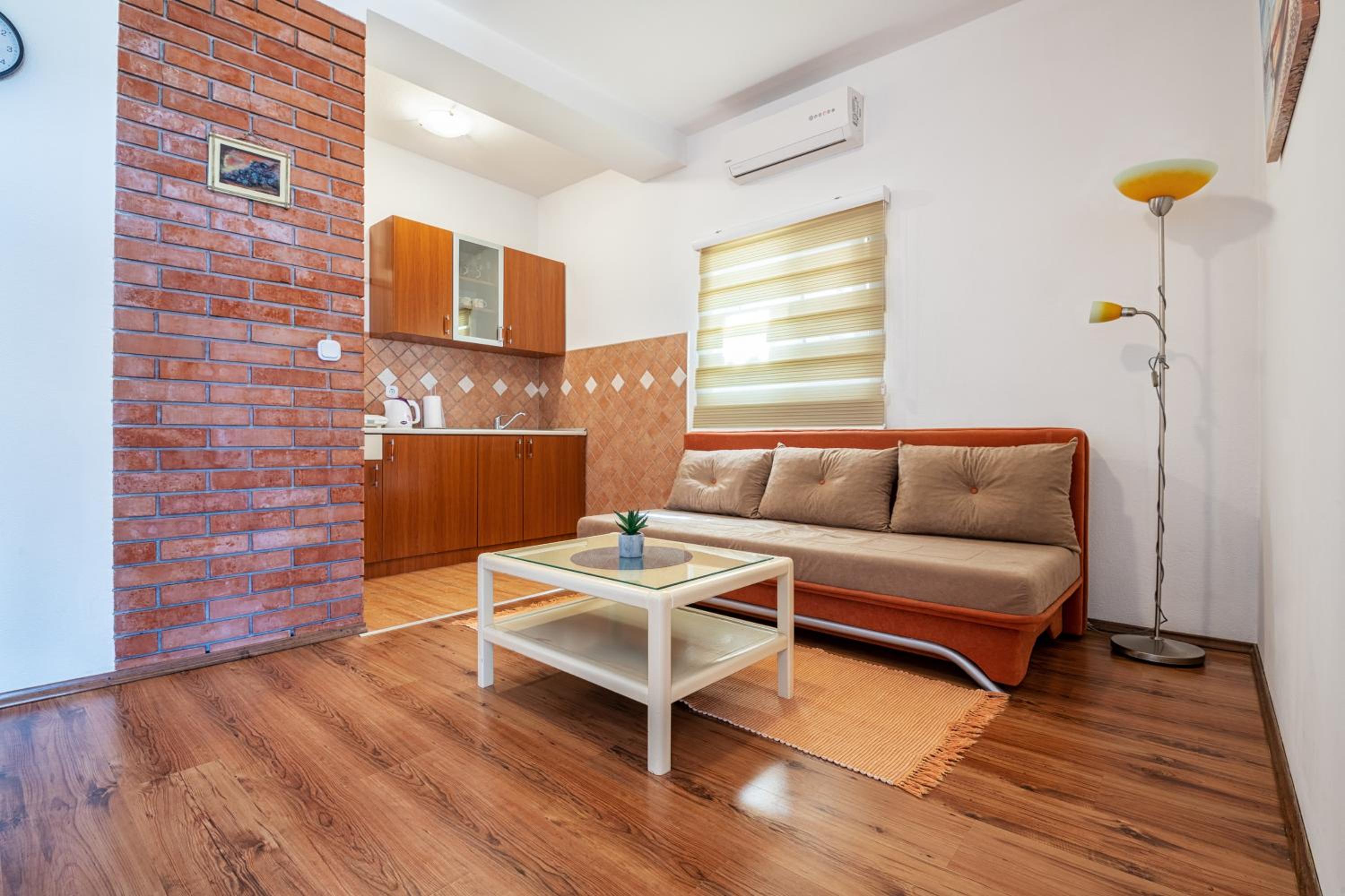 One-Bedroom Apartment photo 1