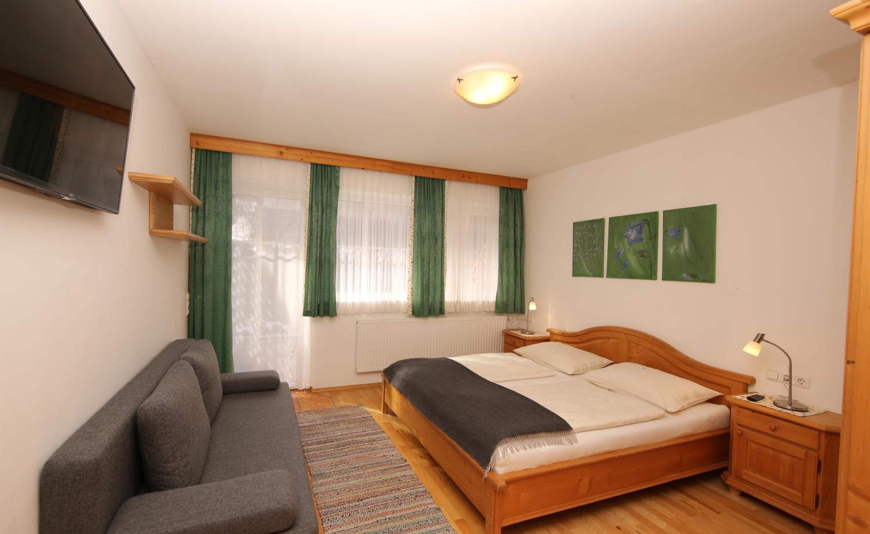 One-Bedroom Apartment with Balcony photo 1