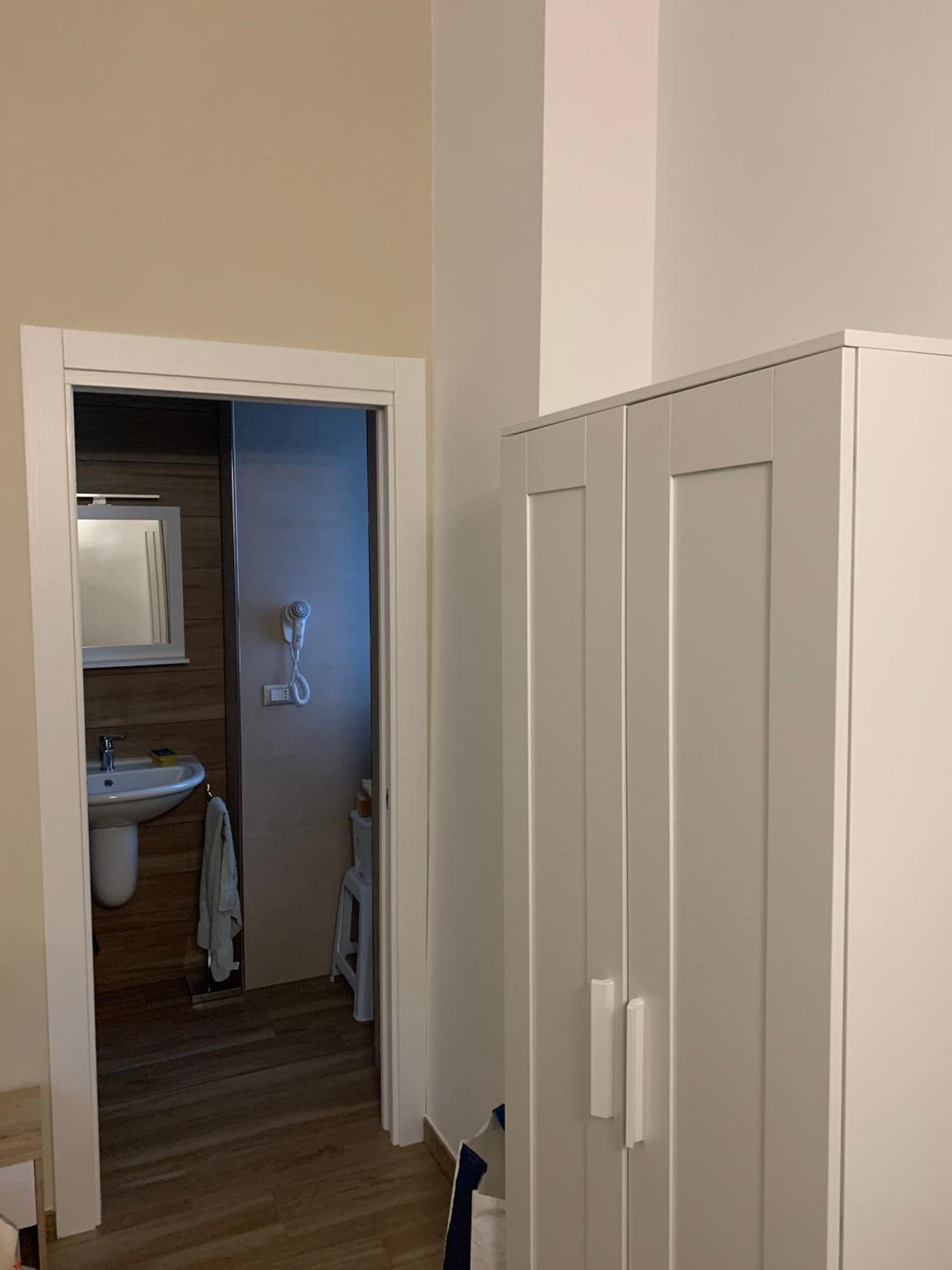 Double Room with Private Bathroom - Photo 20