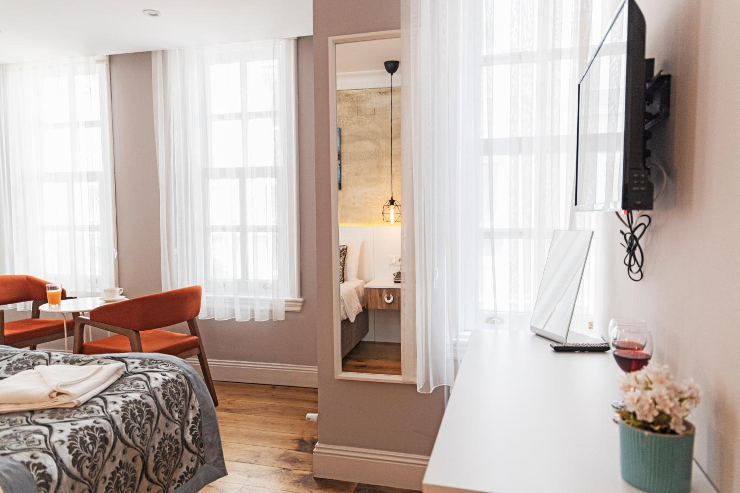 Deluxe Family Suite photo 2