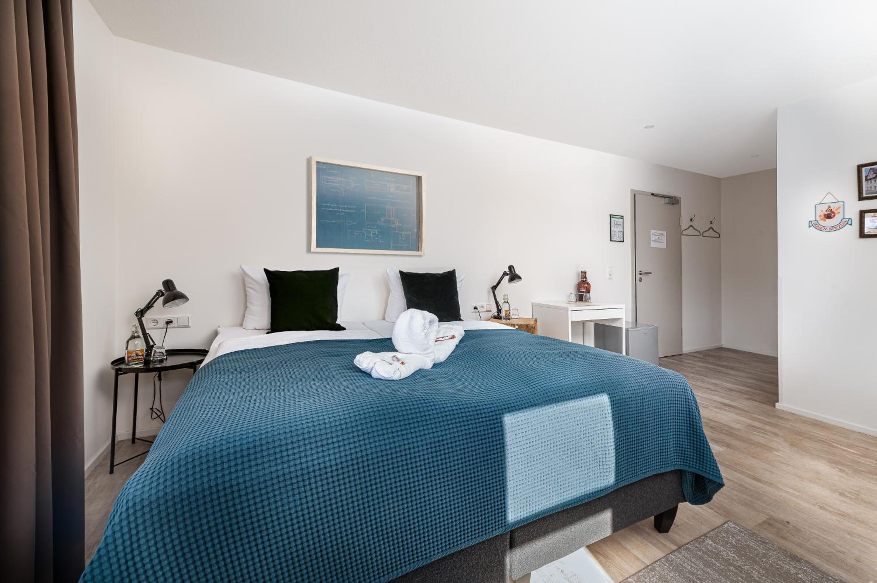 Standard Double Room - Photo 10