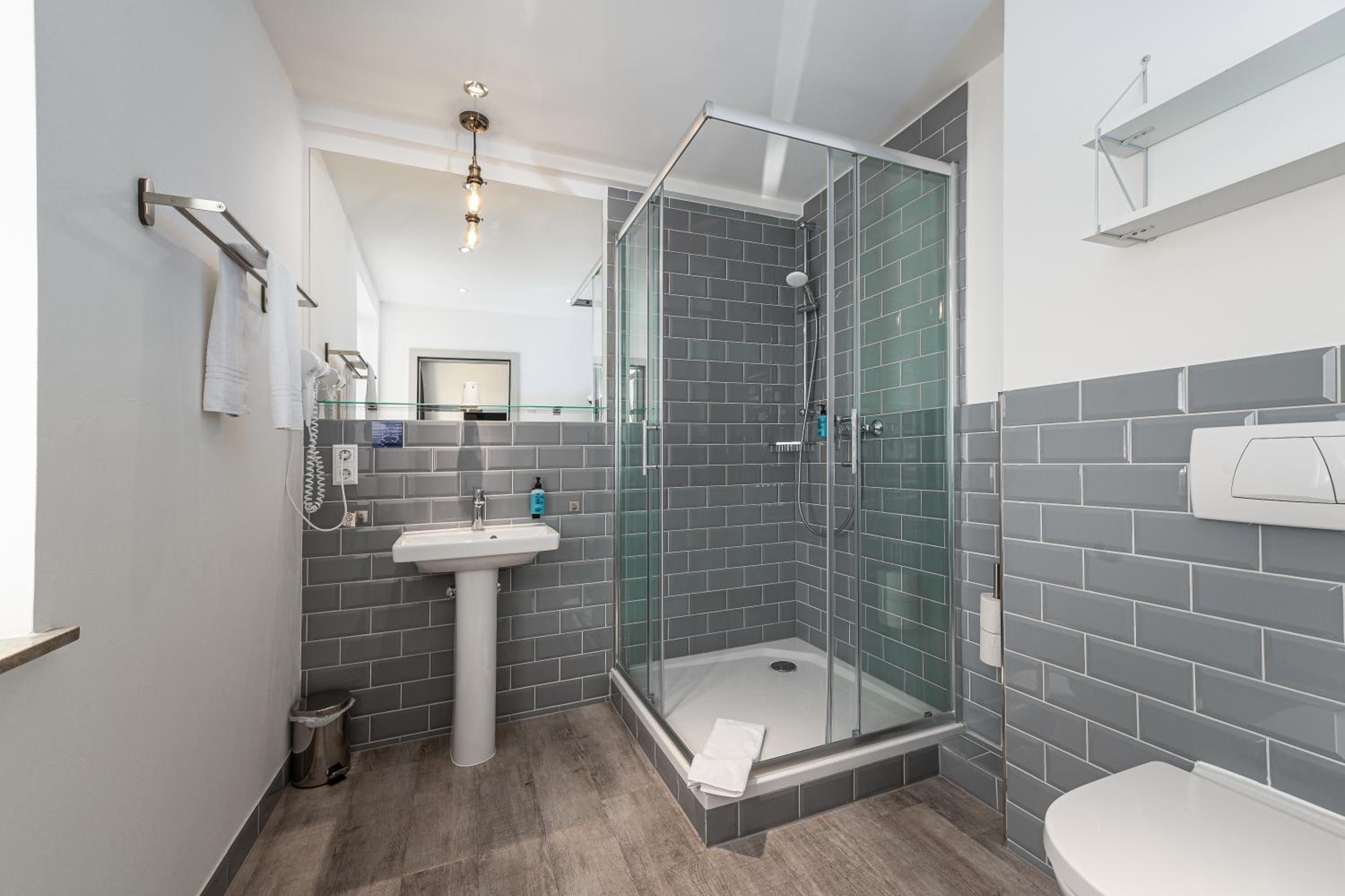 Standard Double Room - Photo 7