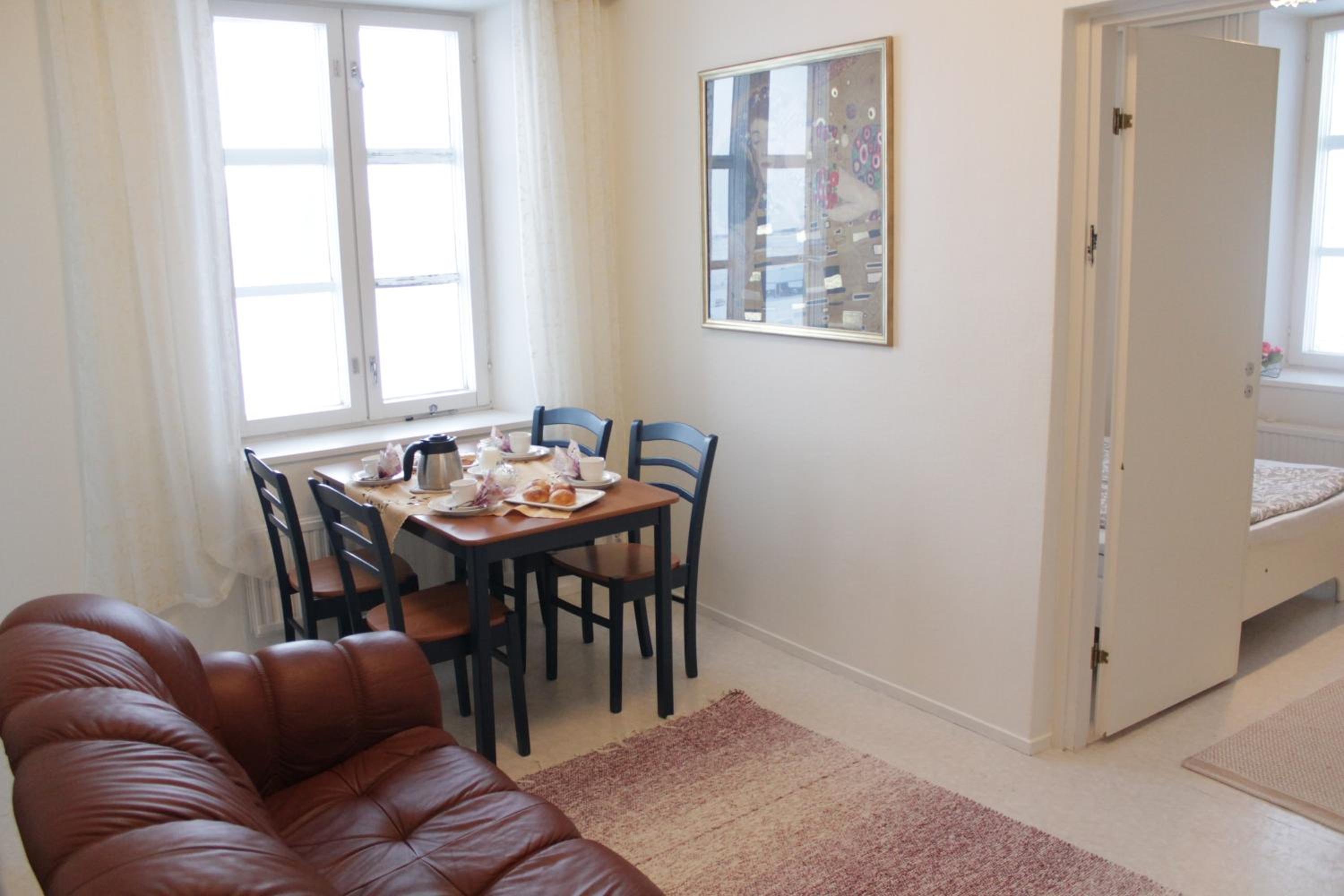 Double Room with Private Bathroom - Photo 1