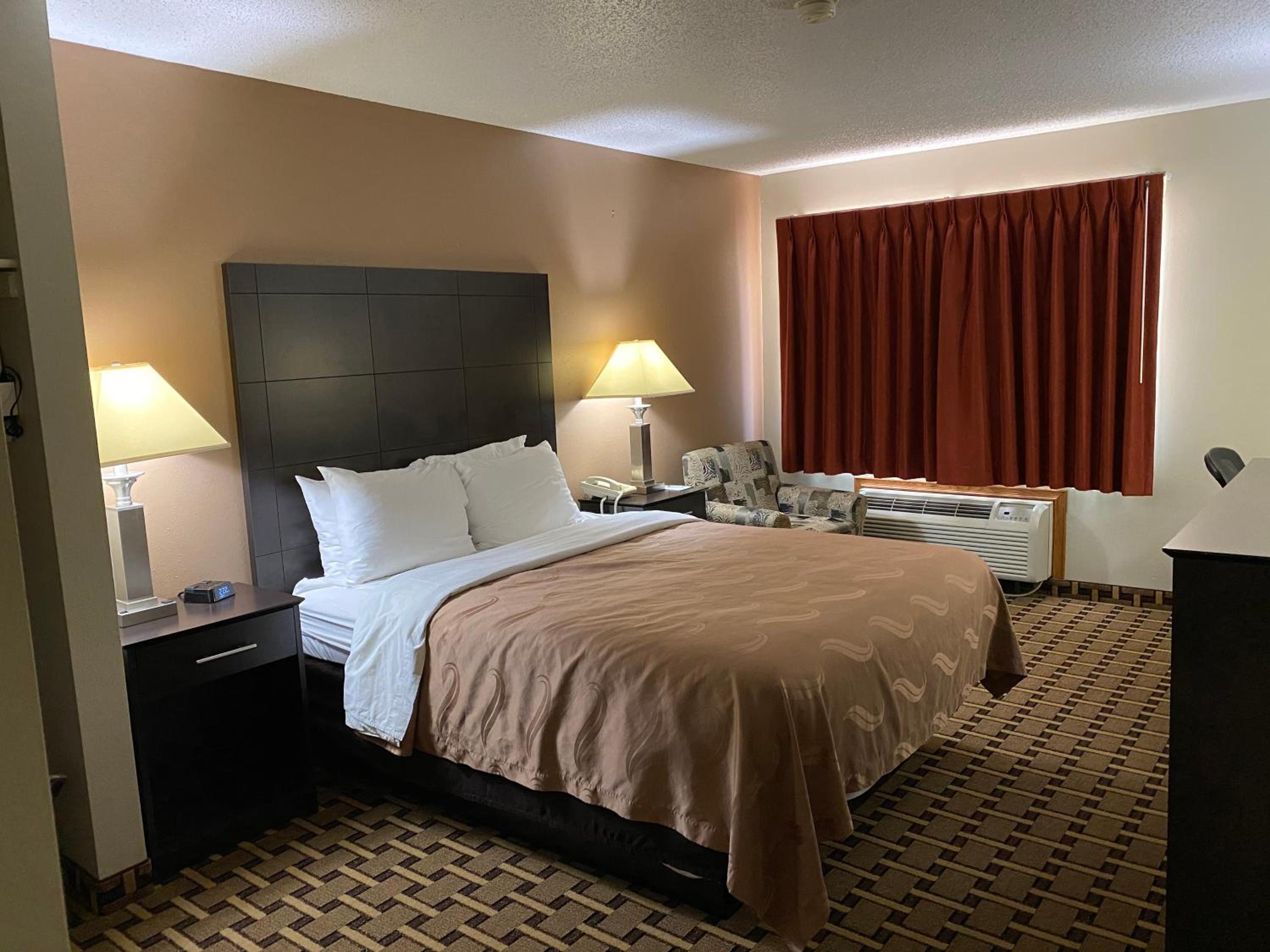 Queen Room - Accessible/Non-Smoking