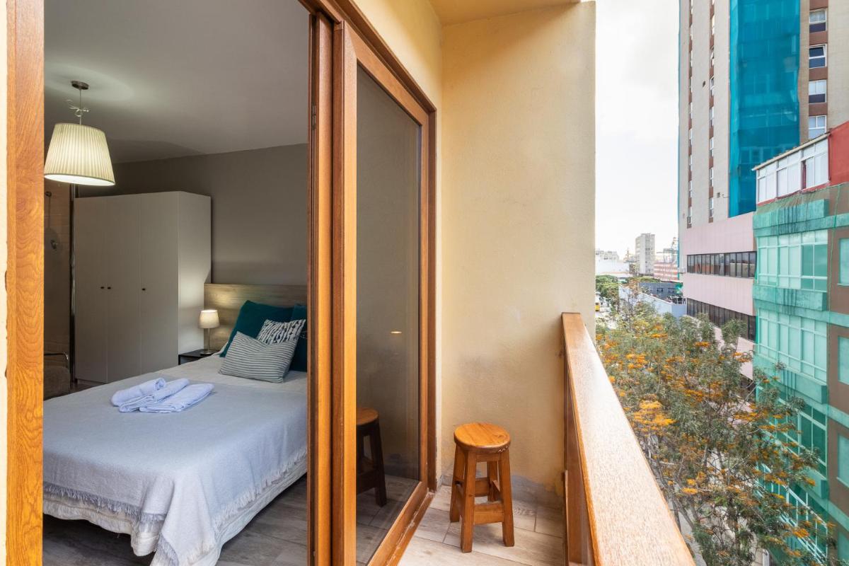 Apartment with Balcony photo 3