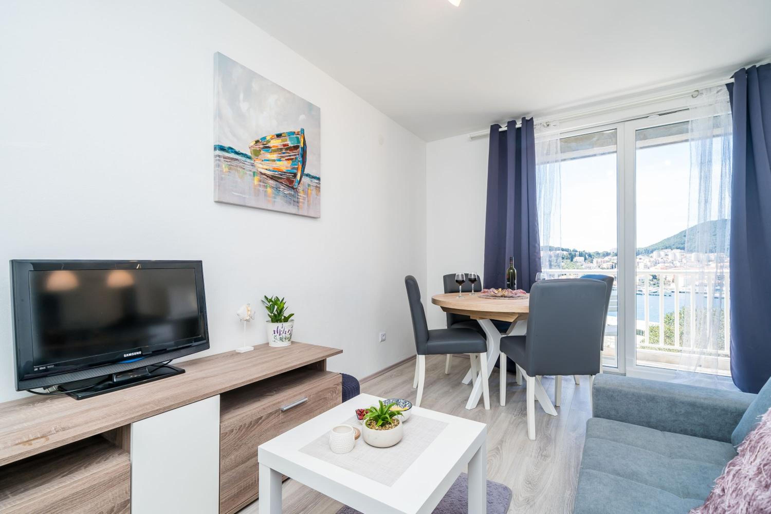 Two Bedroom Apartment with Terrace and Sea View