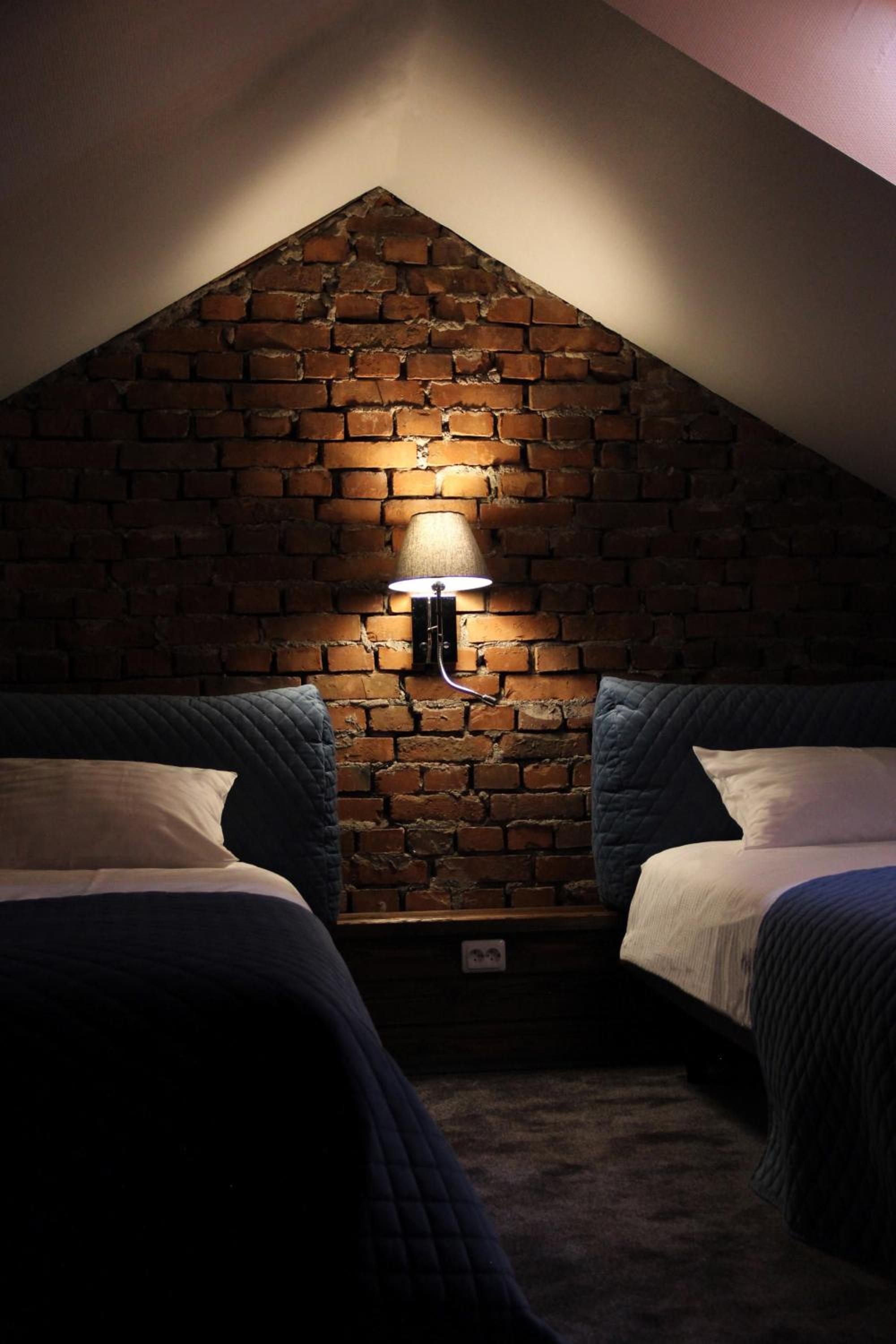Quadruple Room with Balcony - Photo 7