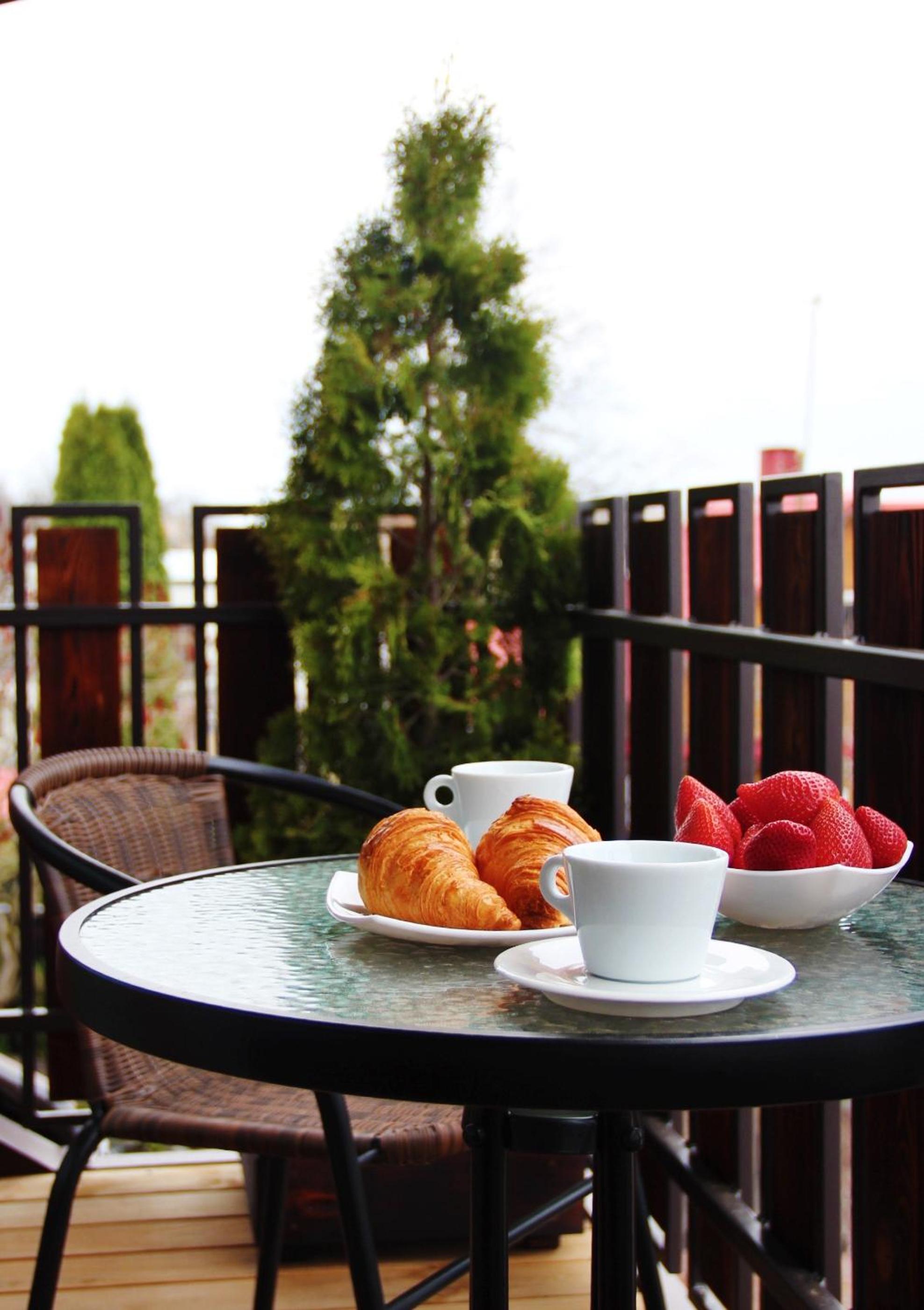 Quadruple Room with Balcony - Photo 9