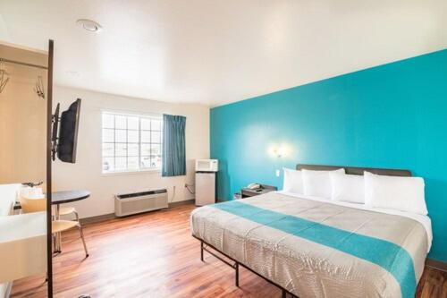 King Room - Disability Access - Non-Smoking - Photo 1