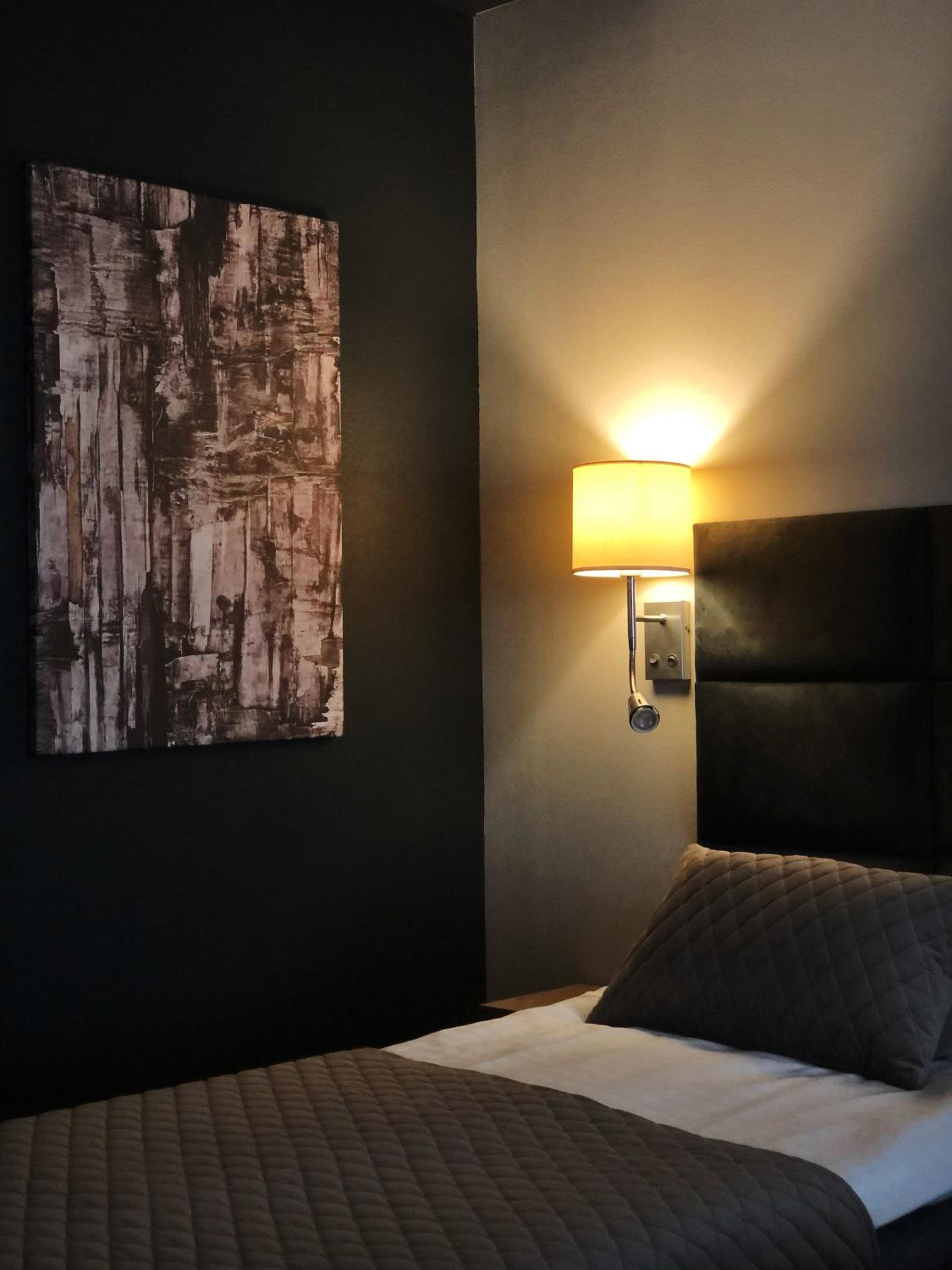 Double or Twin Room with Balcony - Photo 7