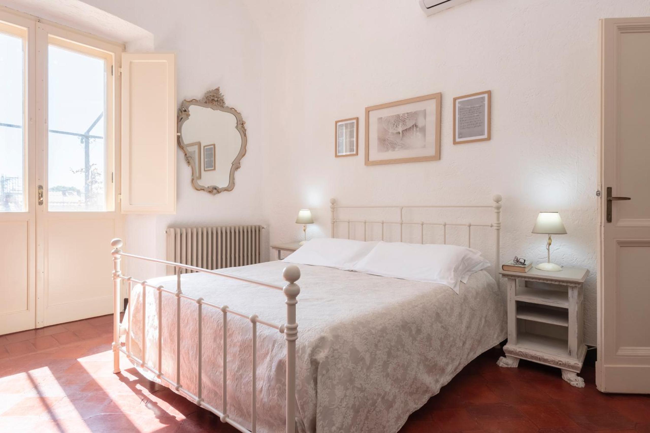 Deluxe King Room photo 1