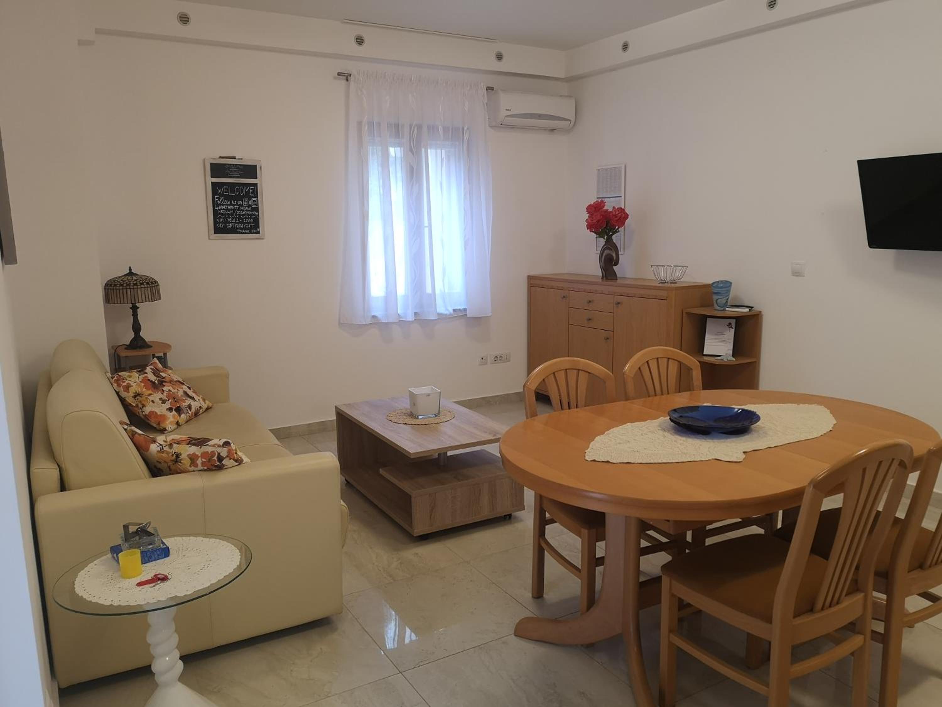 One-Bedroom Apartment photo 1