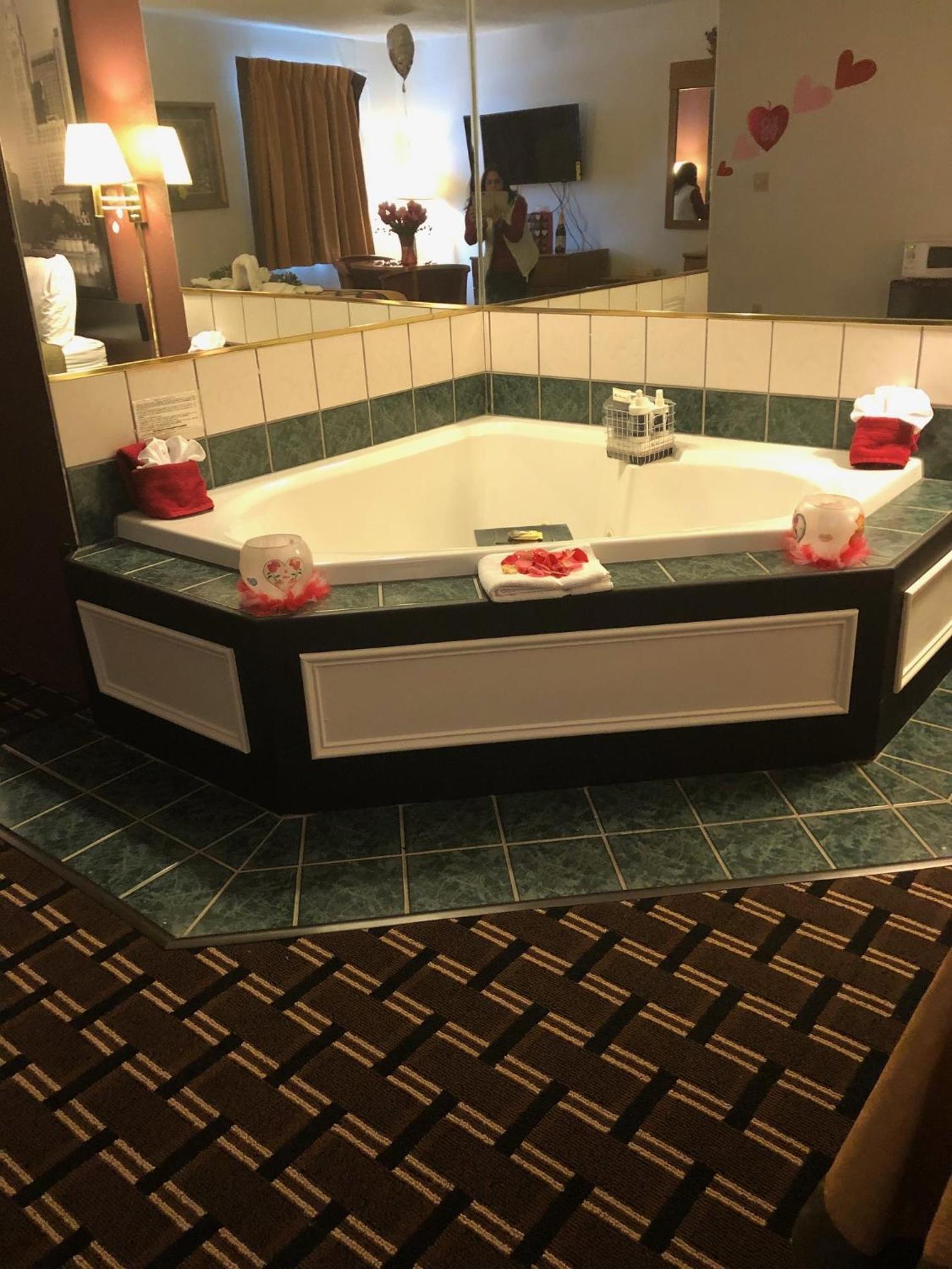 King Studio Suite with Jacuzzi Tub, Non-Smoking - Photo 9