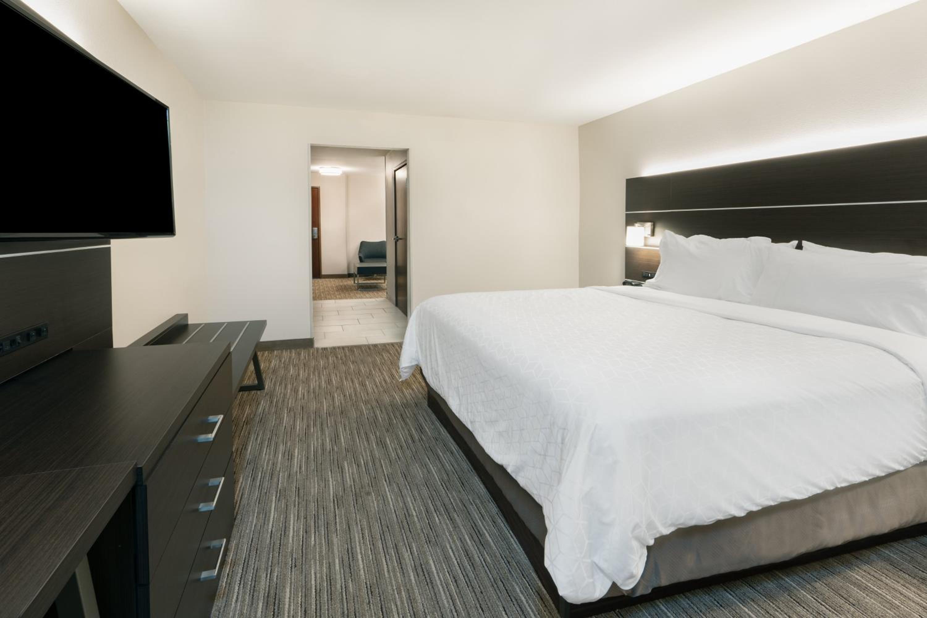 King Suite with Mountain View - Photo 7