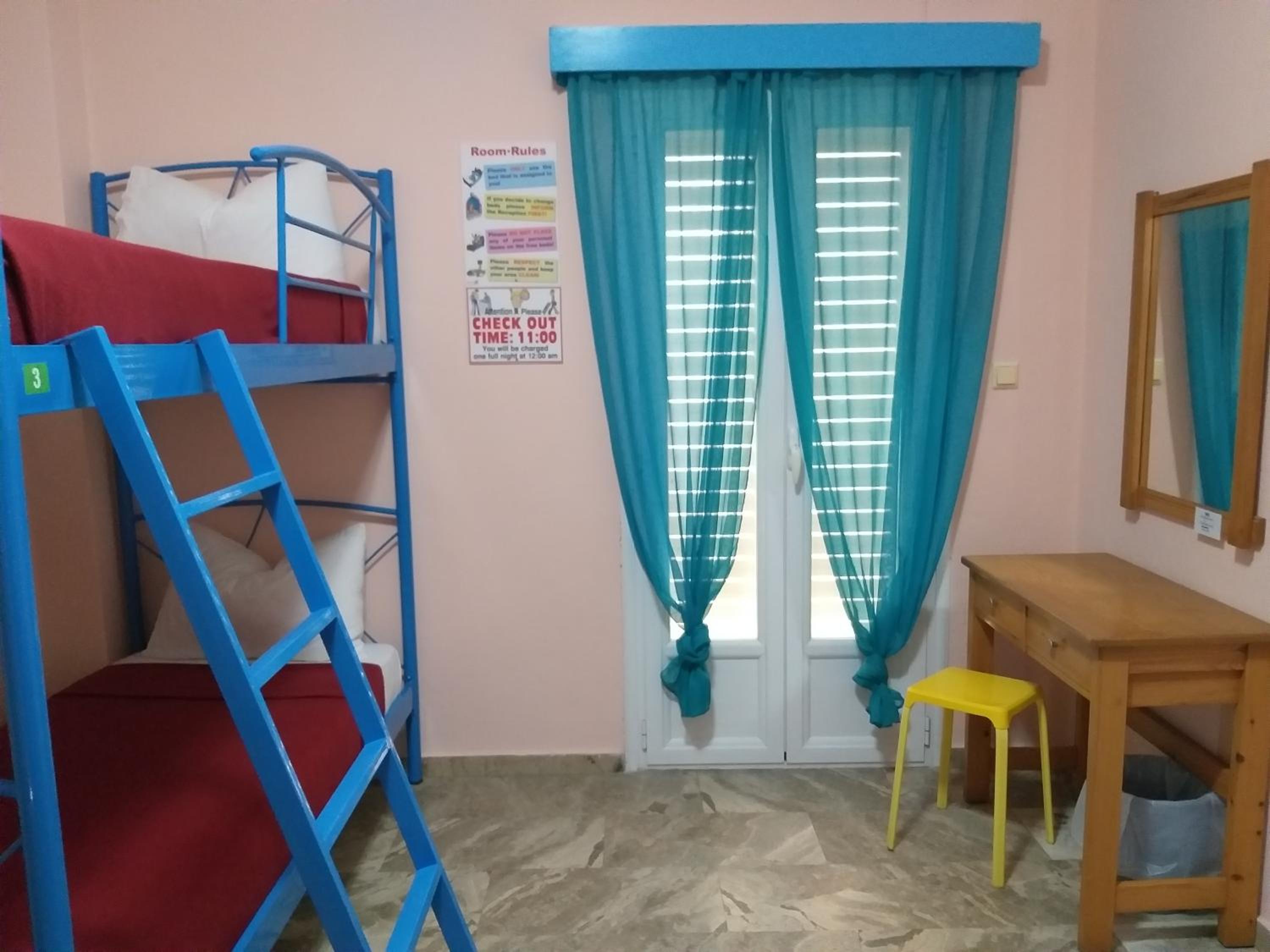 Bed in 4-Bed Mixed Dormitory Room photo 3