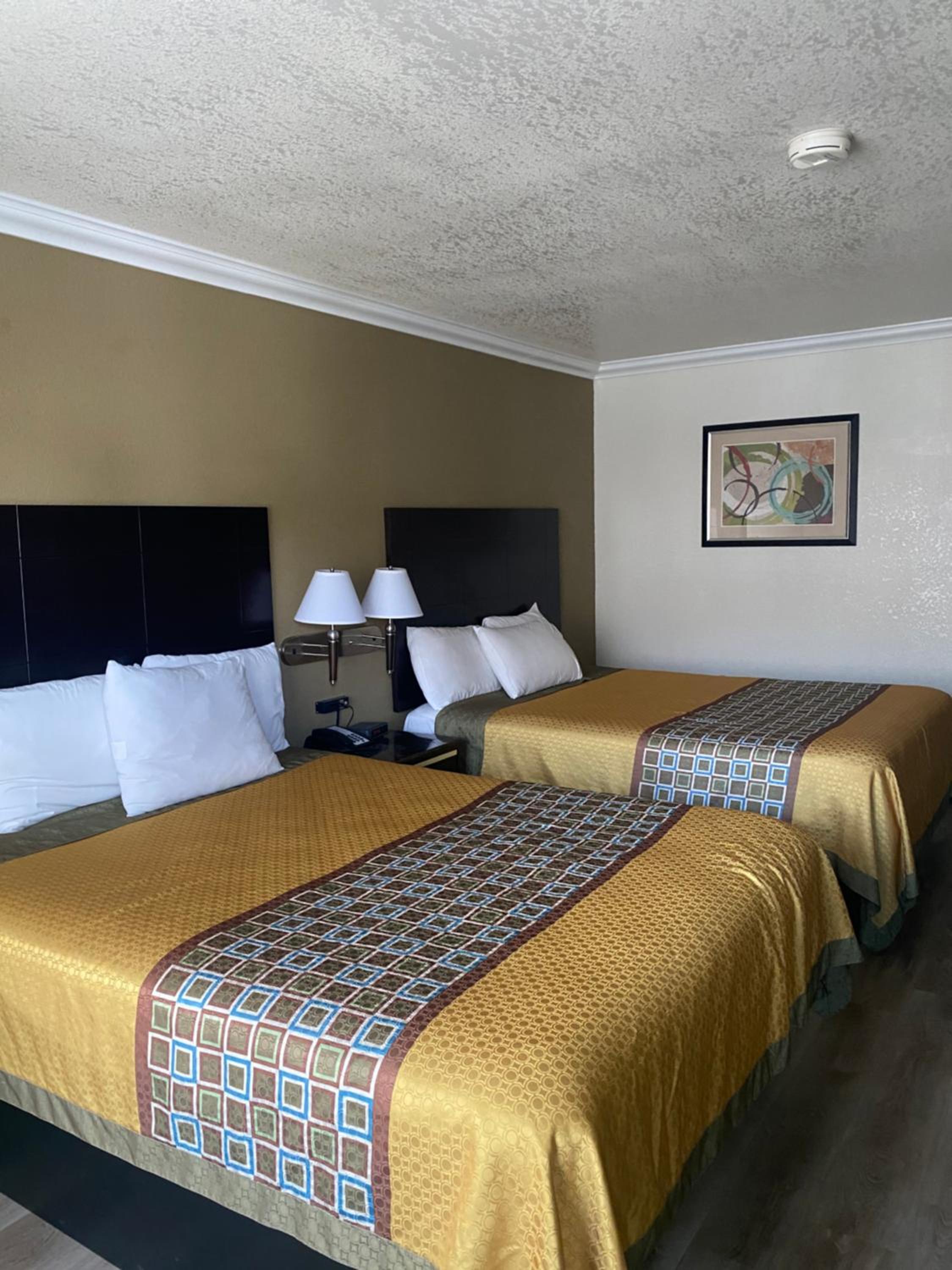 Queen Room with Two Queen Beds - Photo 1