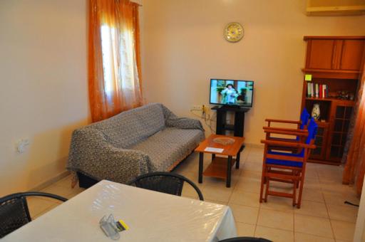 Two-Bedroom Apartment with City View - Photo 1
