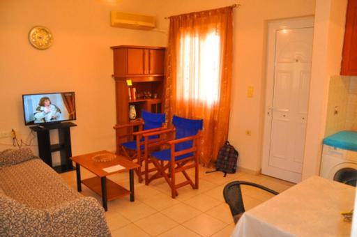 Two-Bedroom Apartment with City View - Photo 56