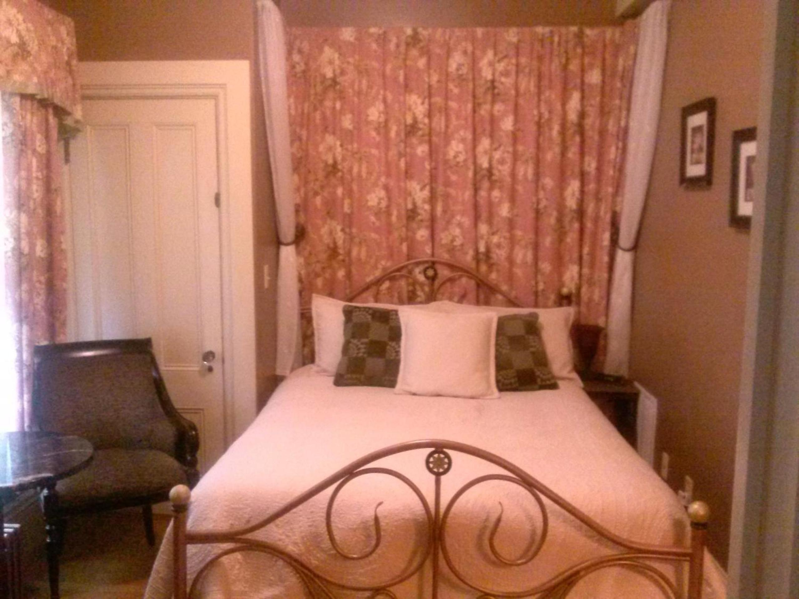 Henrietta Room photo 3