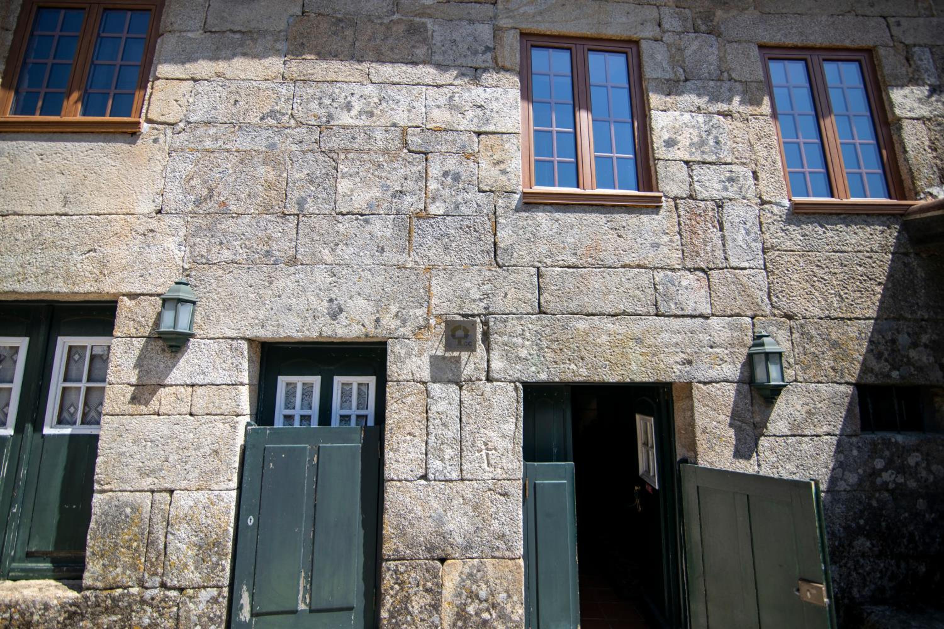 Two-Bedroom House - Photo 2