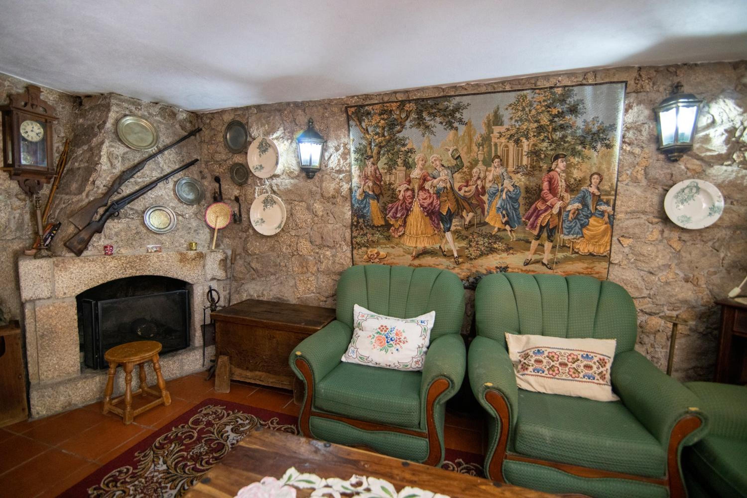Two-Bedroom House - Photo 3