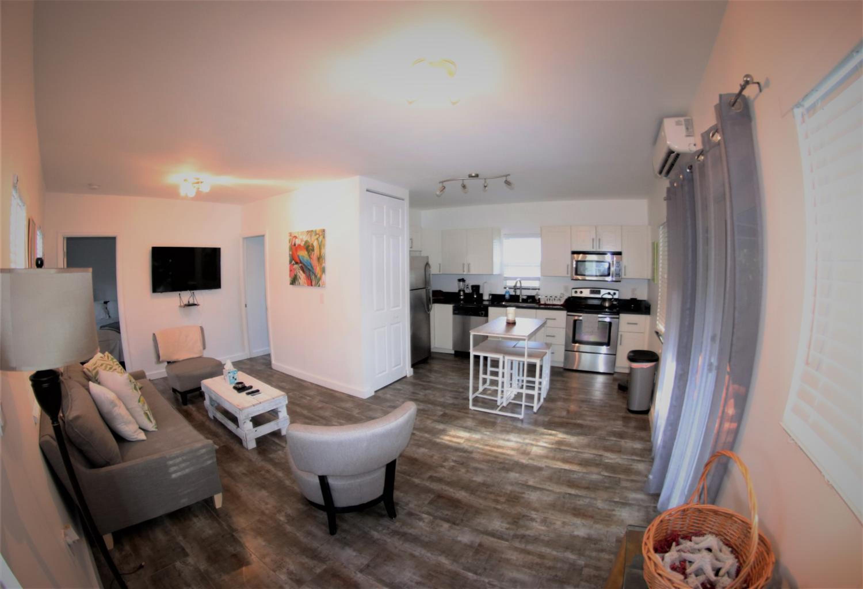 One-Bedroom Apartment photo 2