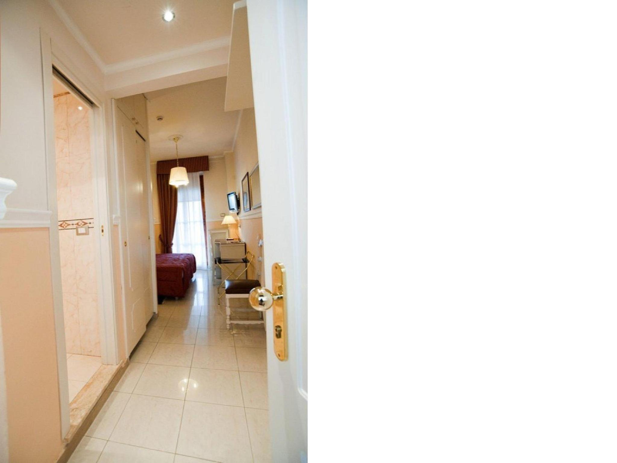 Superior Double or Twin Room - Photo 16