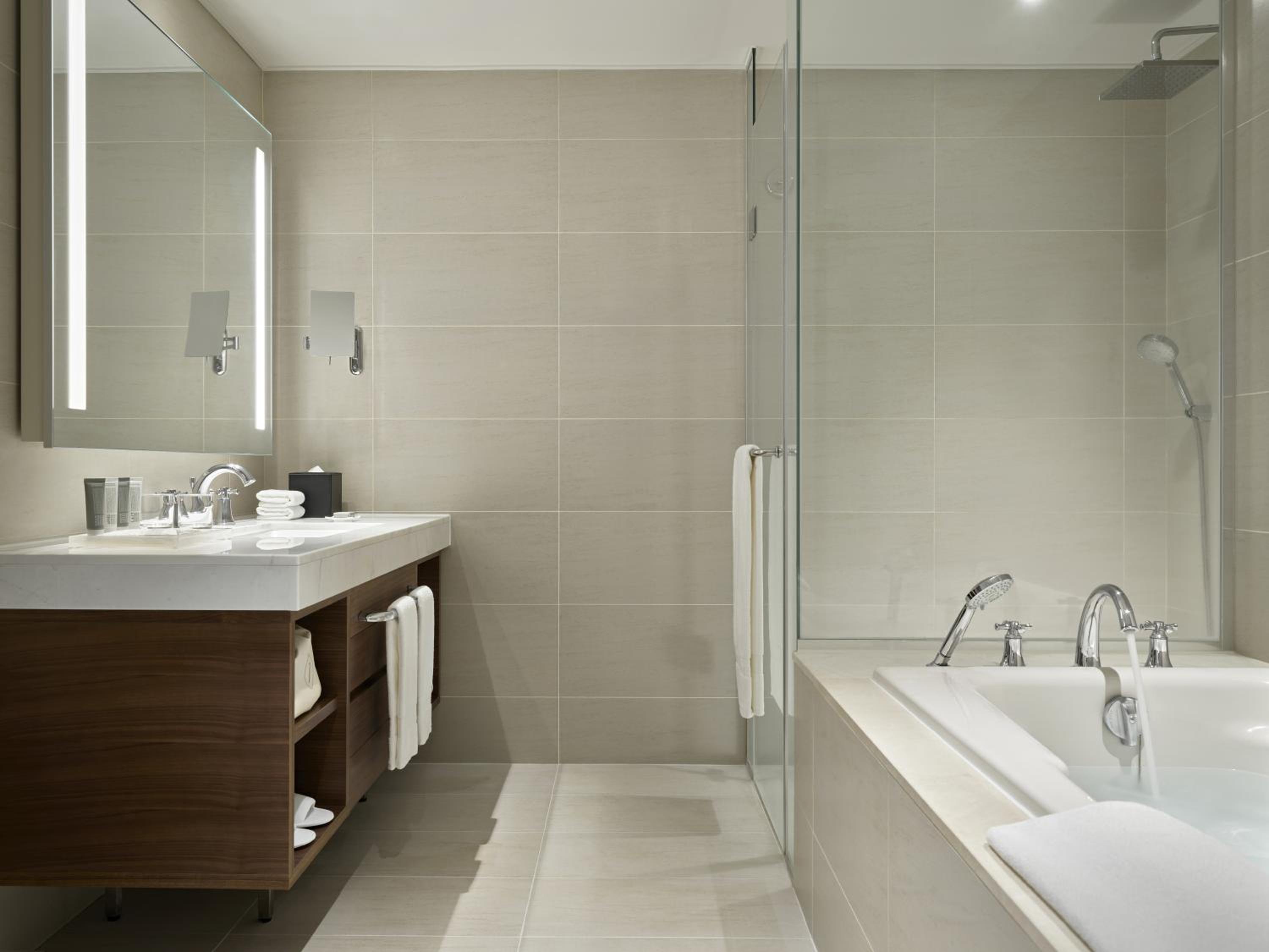 [More than 7 Nights] Deluxe Garden View King + One-time Breakfast for 2 during the Stay