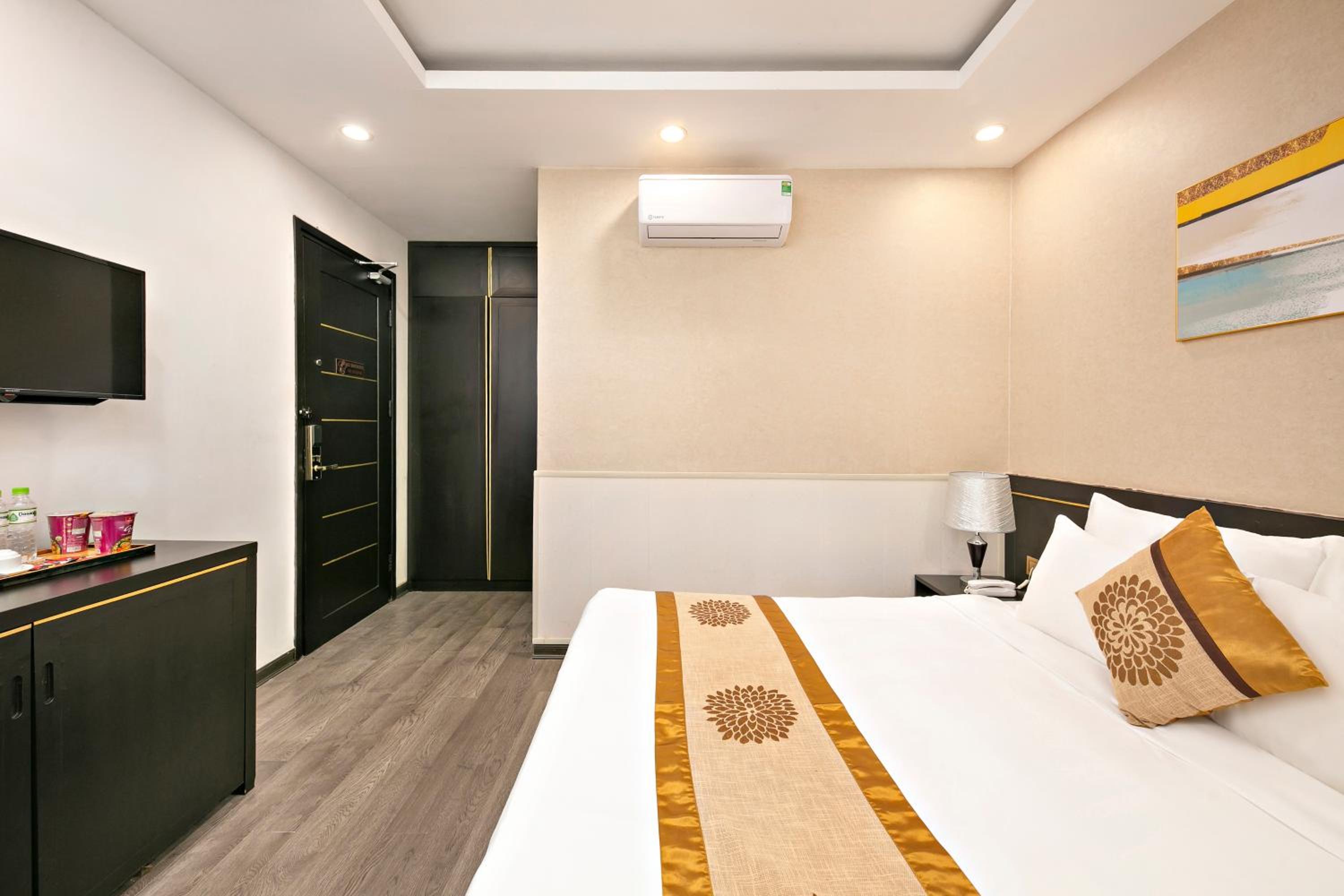 Standard King Room photo 3