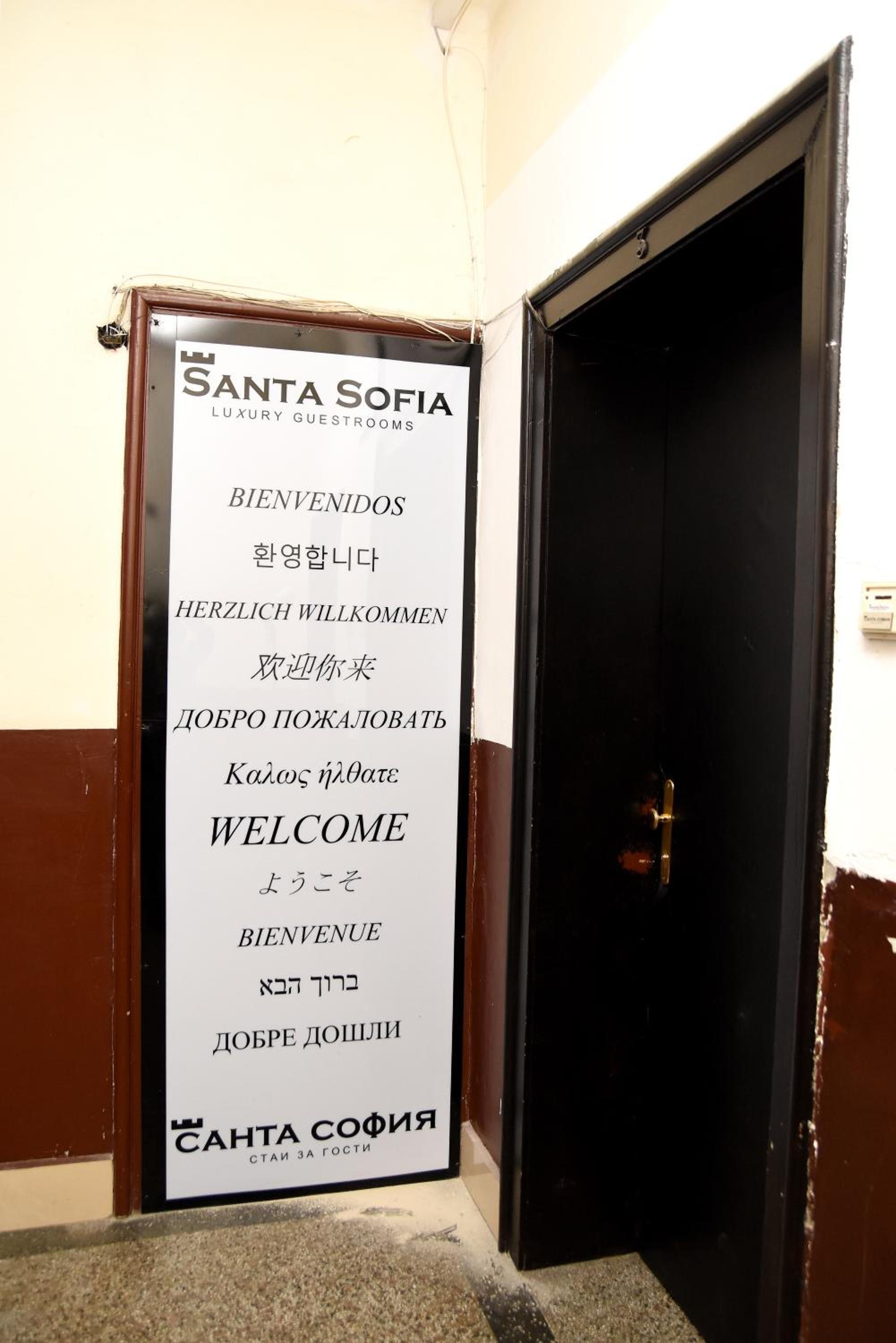 Deluxe Double Room with Private Bathroom - Photo 12