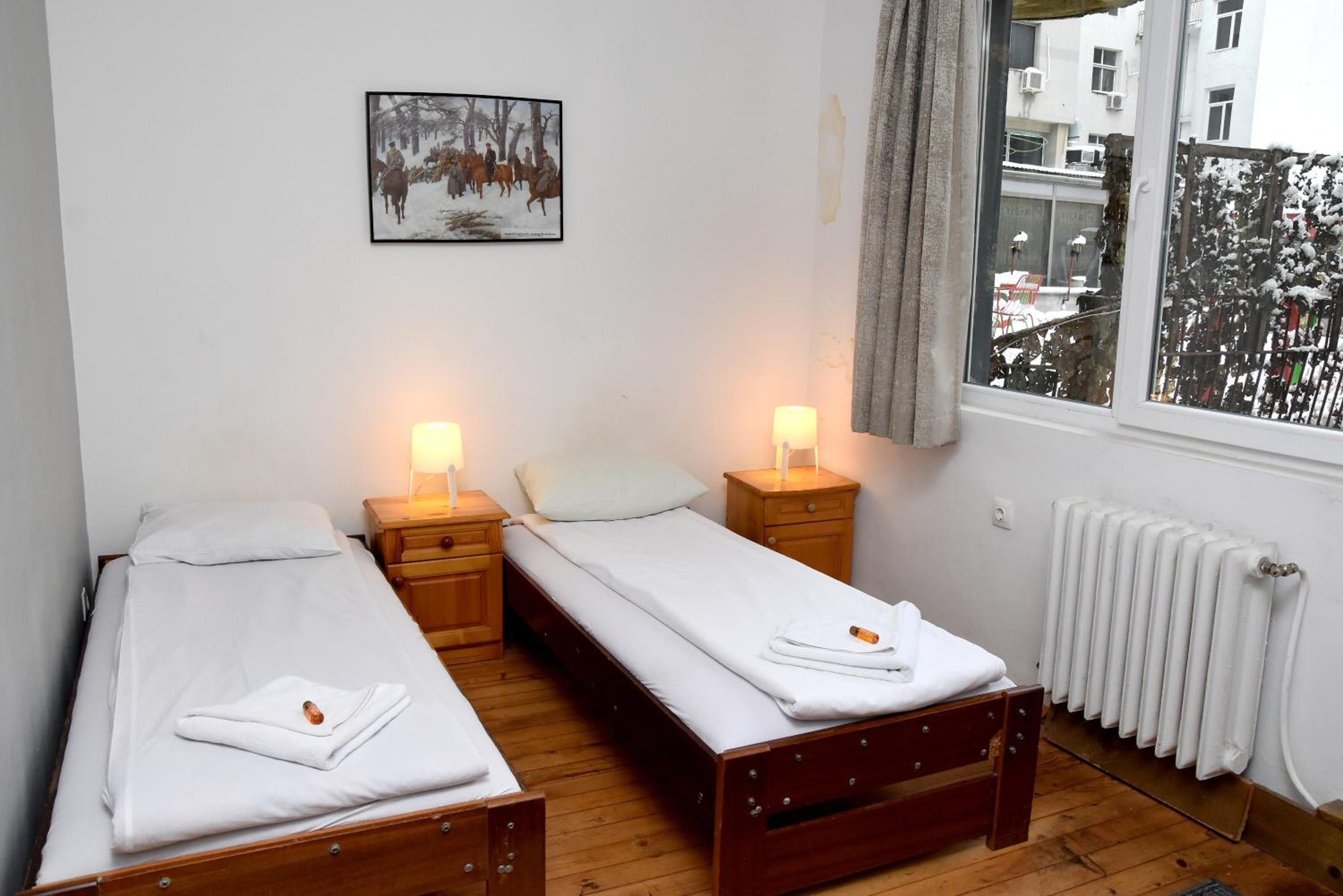 Twin Room with Private External Bathroom - Photo 6