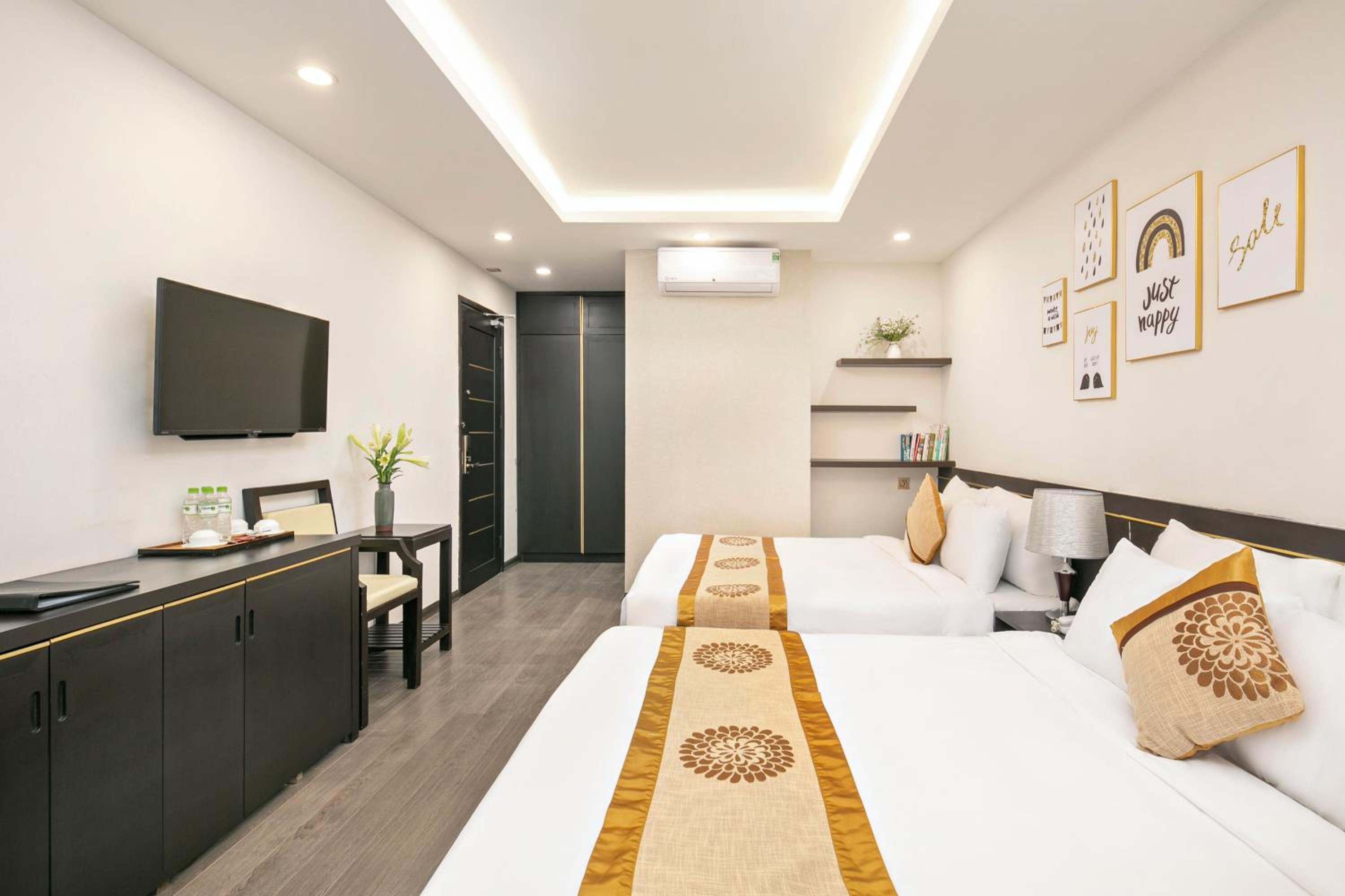 Family Room with Balcony photo 1