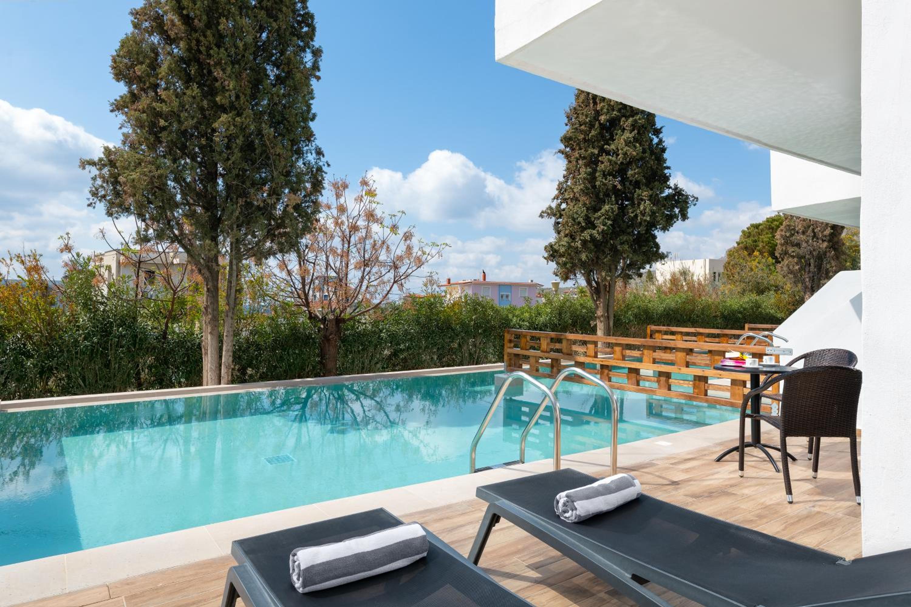 Honeymoon Suite with Private Pool