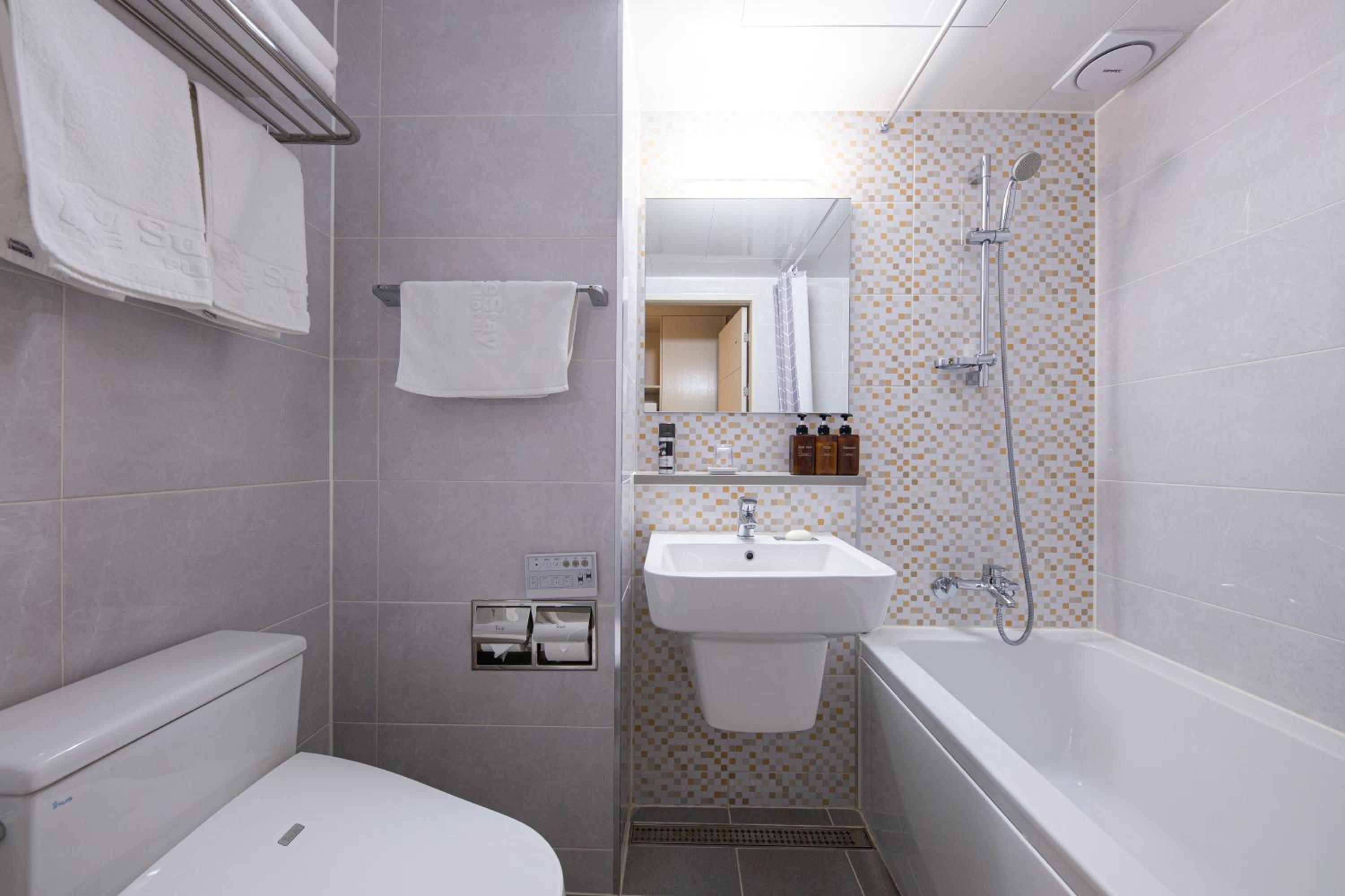 Standard Twin Room - Photo 5