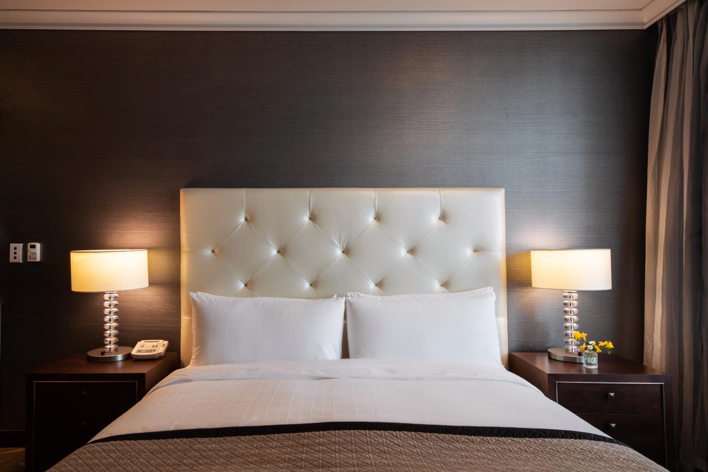 Bed & Sleeping Area