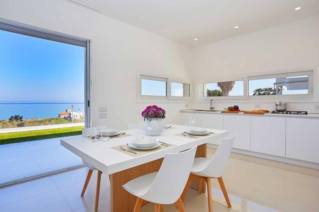 Three-Bedroom Villa photo 2